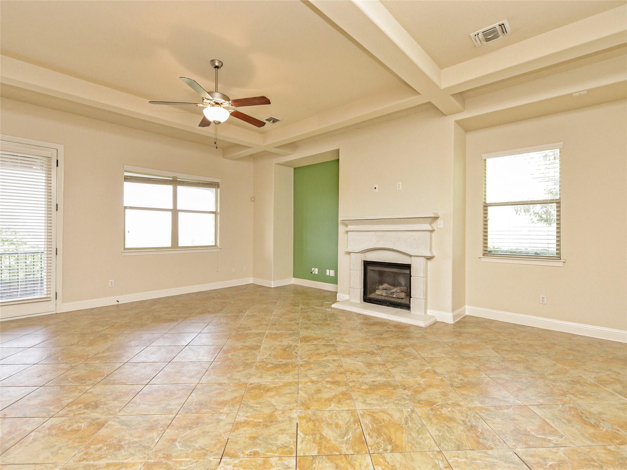 315 Bonaire Ct Property Photo 5
