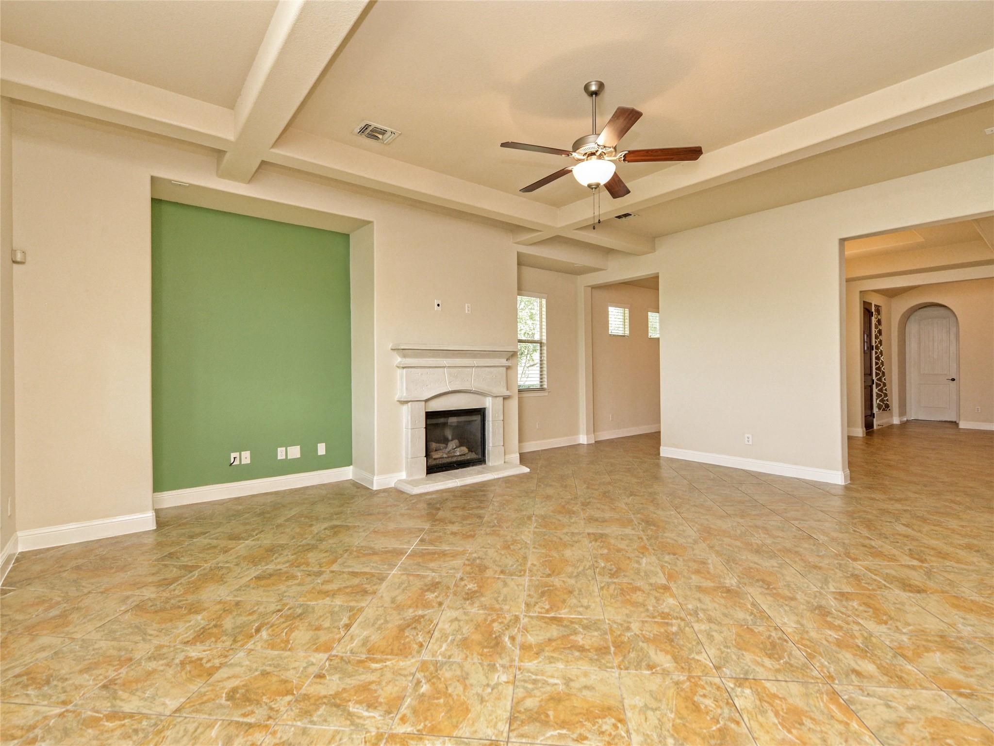 315 Bonaire Ct Property Photo 6