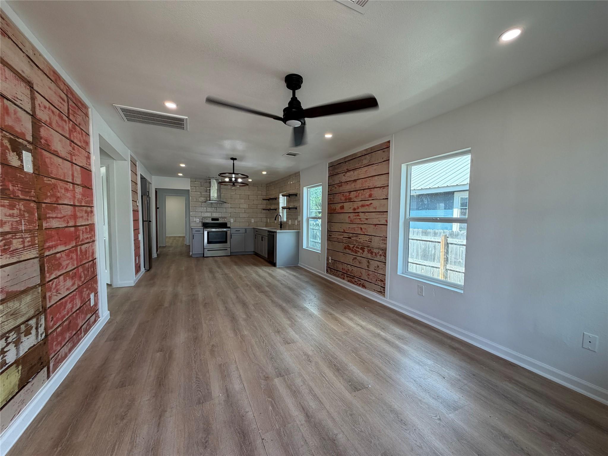 1209 Pine St Property Photo 2