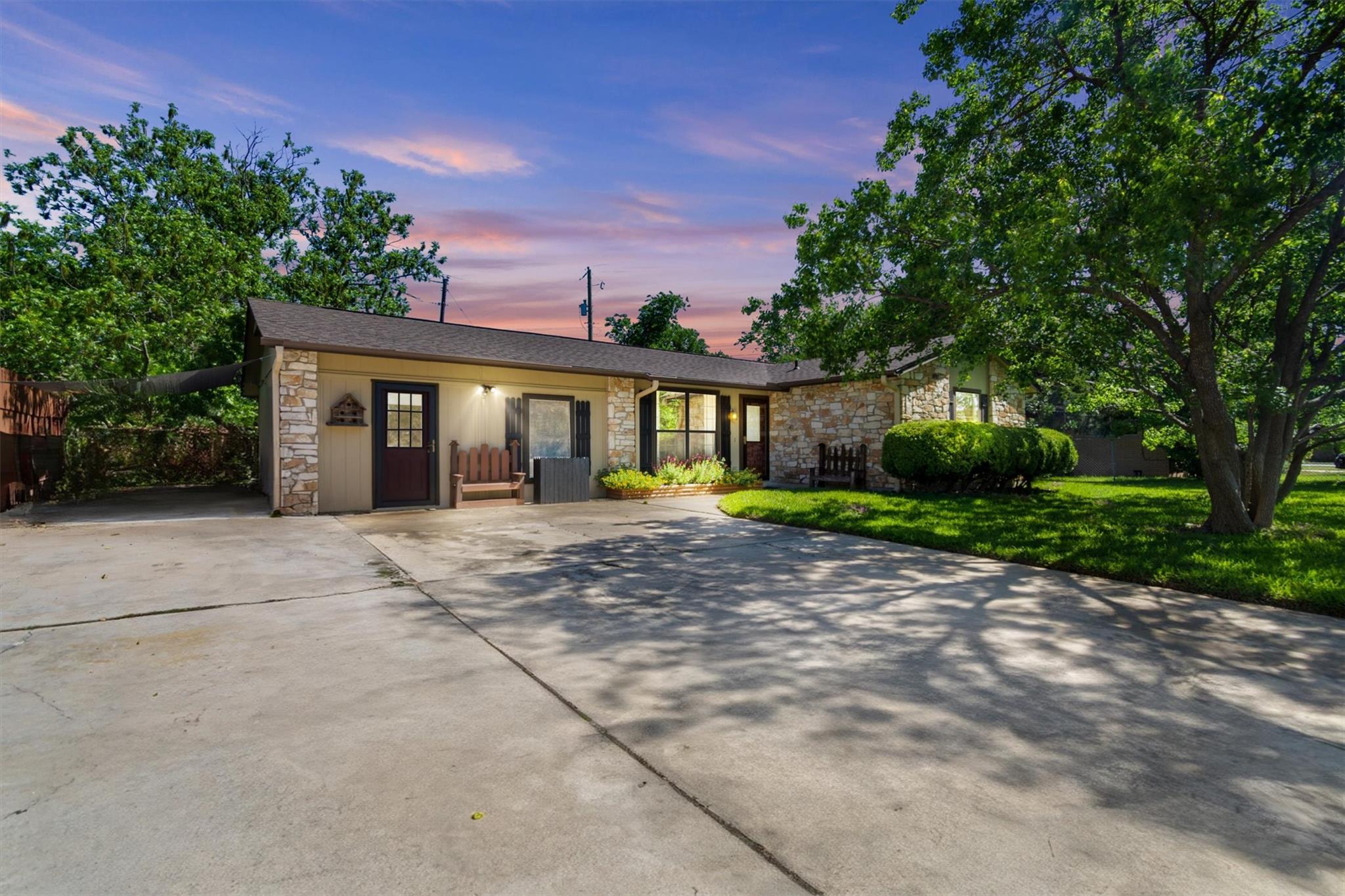1302 Meadows Dr Property Photo
