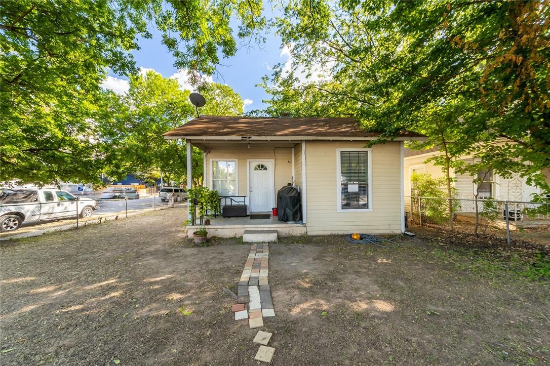 1511 Holly St Property Photo 2