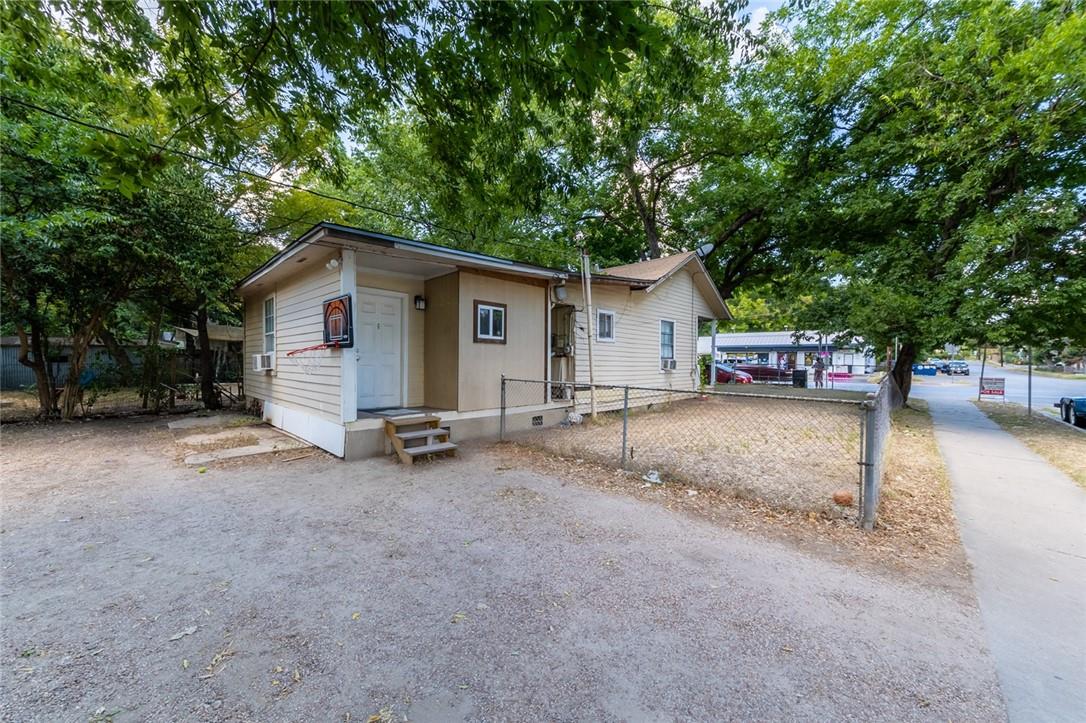 1511 Holly St Property Photo 4