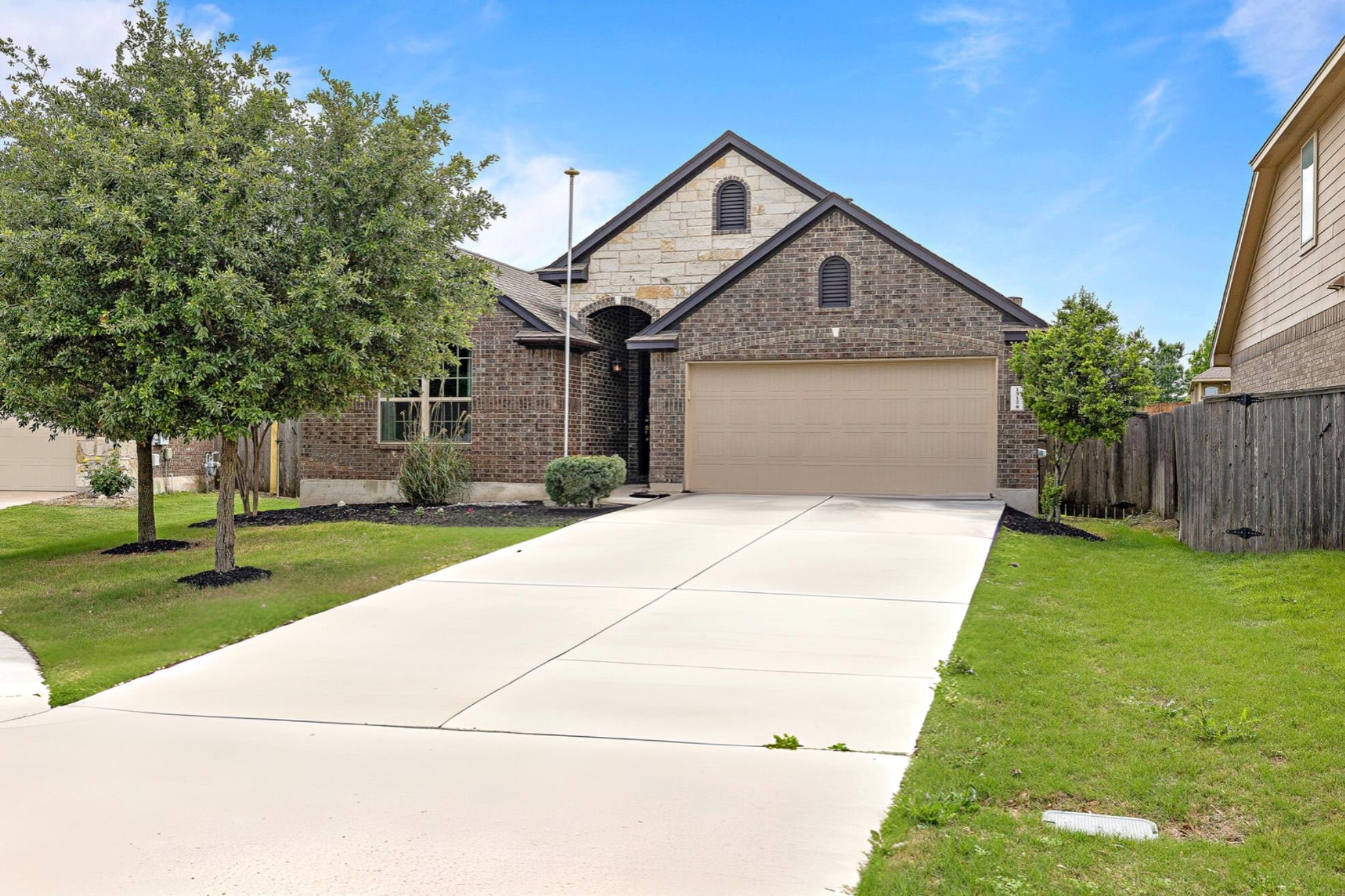 1512 Daylily LOOP Property Photo 1