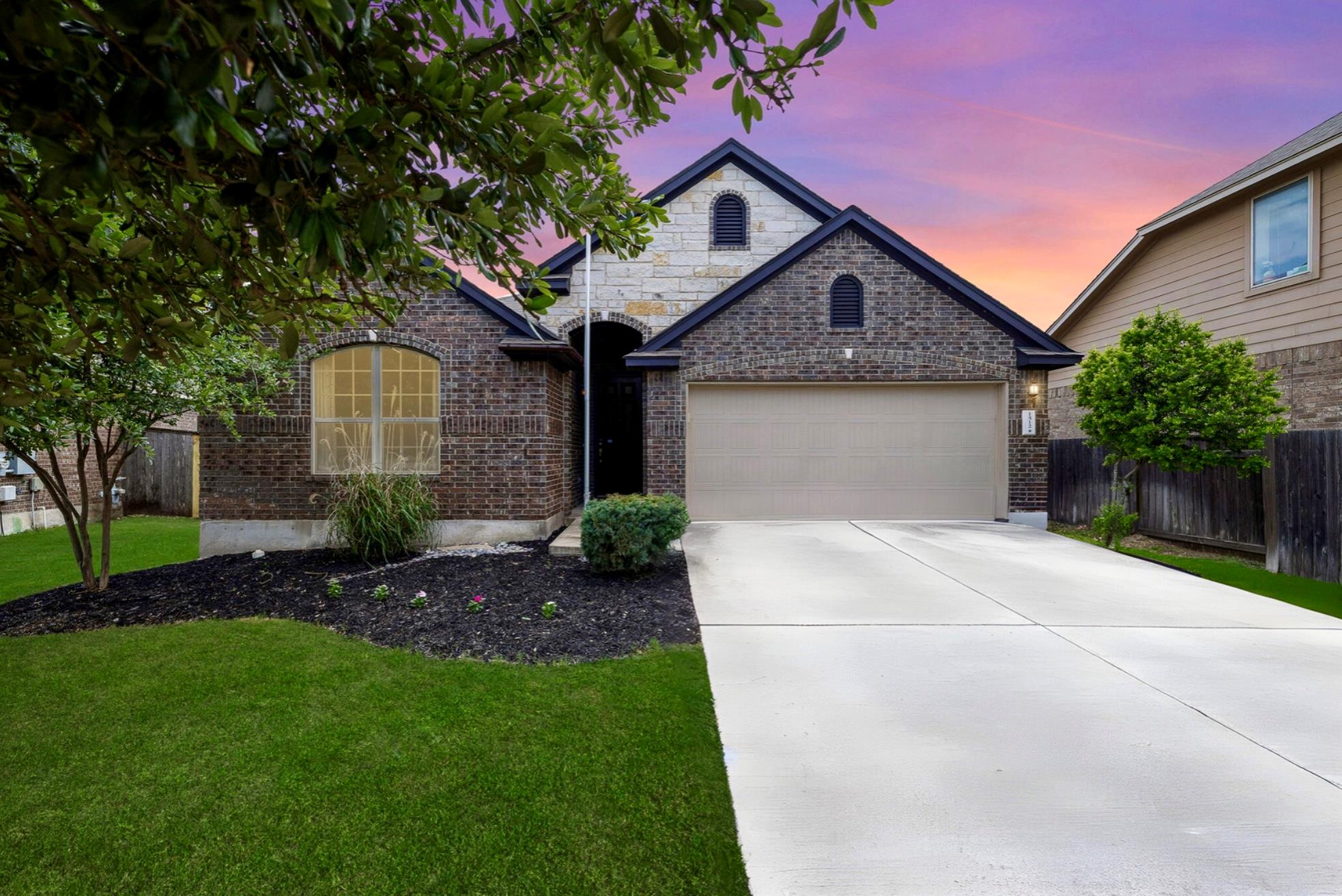 1512 Daylily Loop Property Photo 2