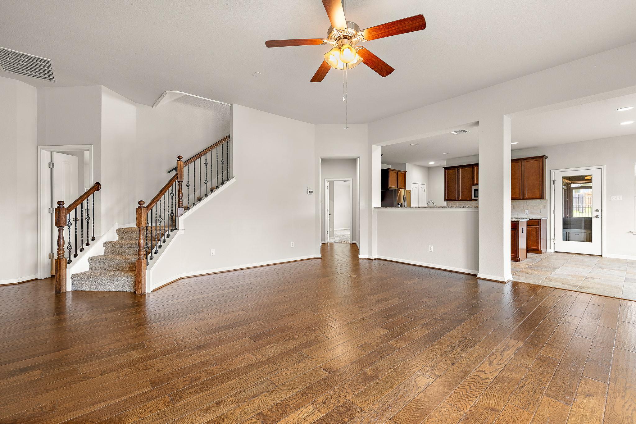 1512 Daylily Loop Property Photo 5
