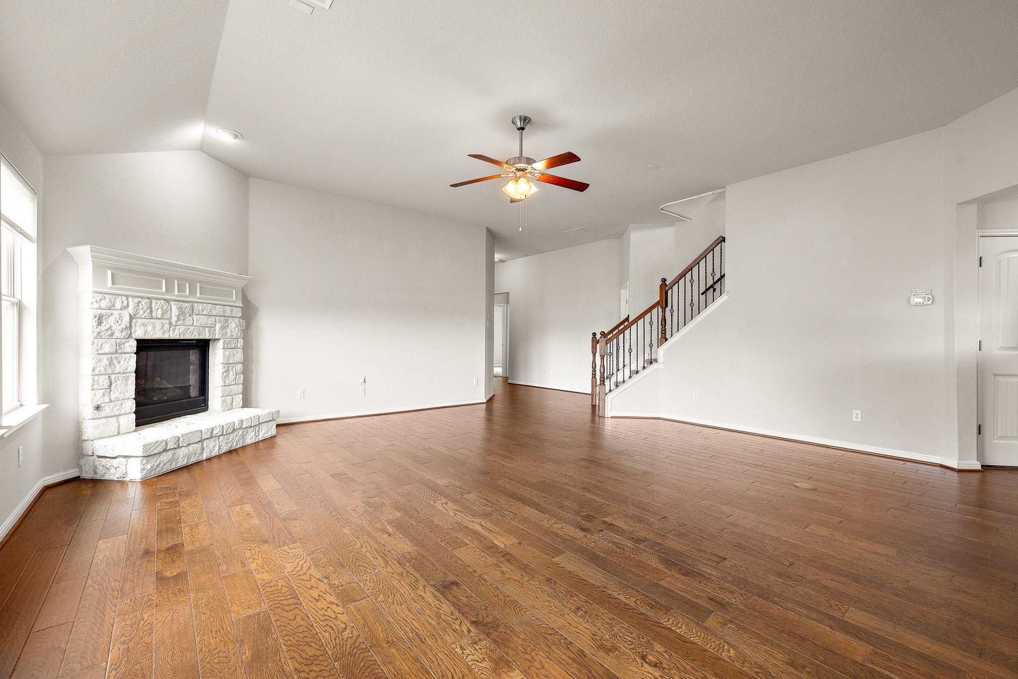 1512 Daylily Loop Property Photo 6