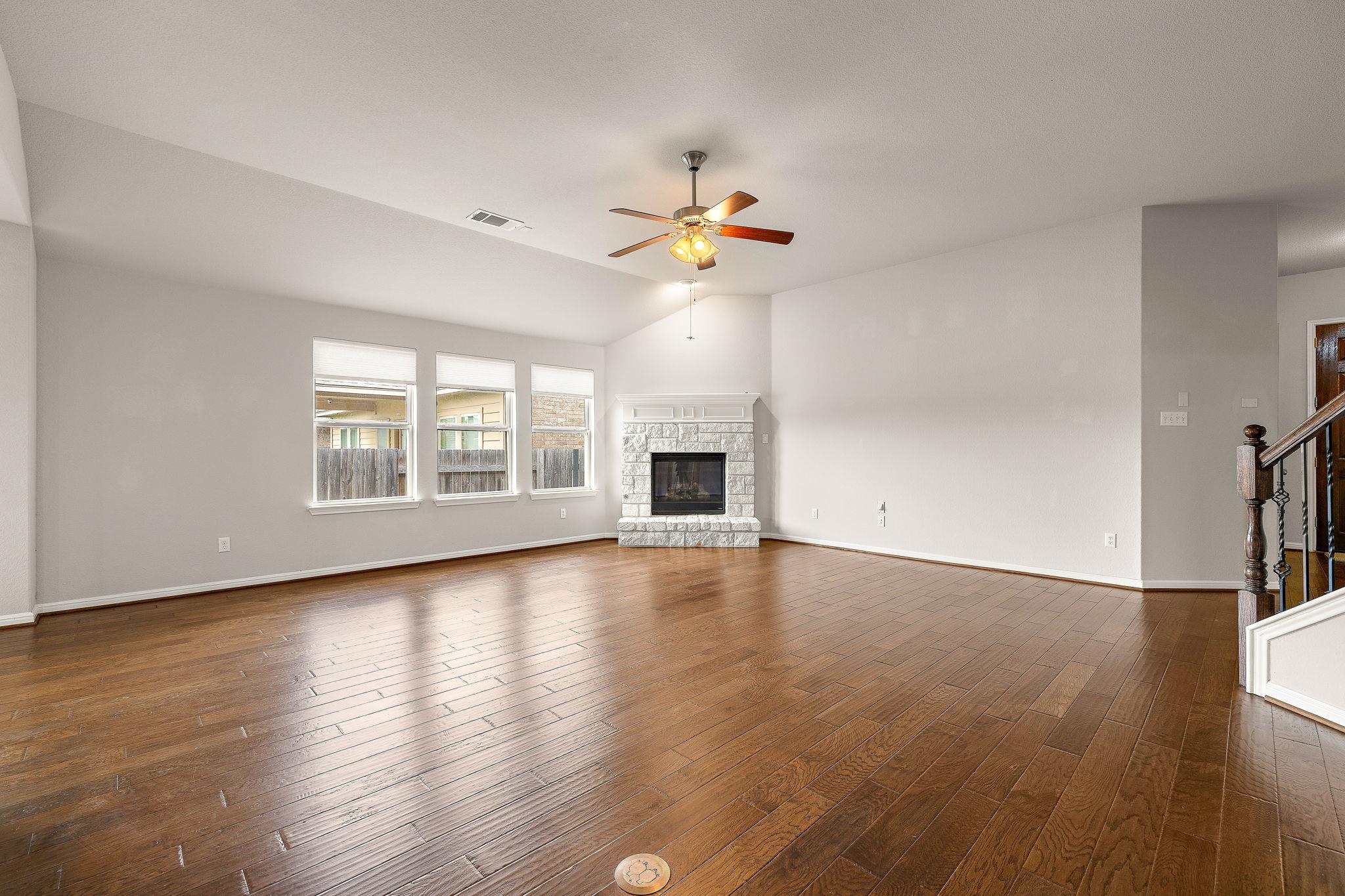 1512 Daylily Loop Property Photo 7