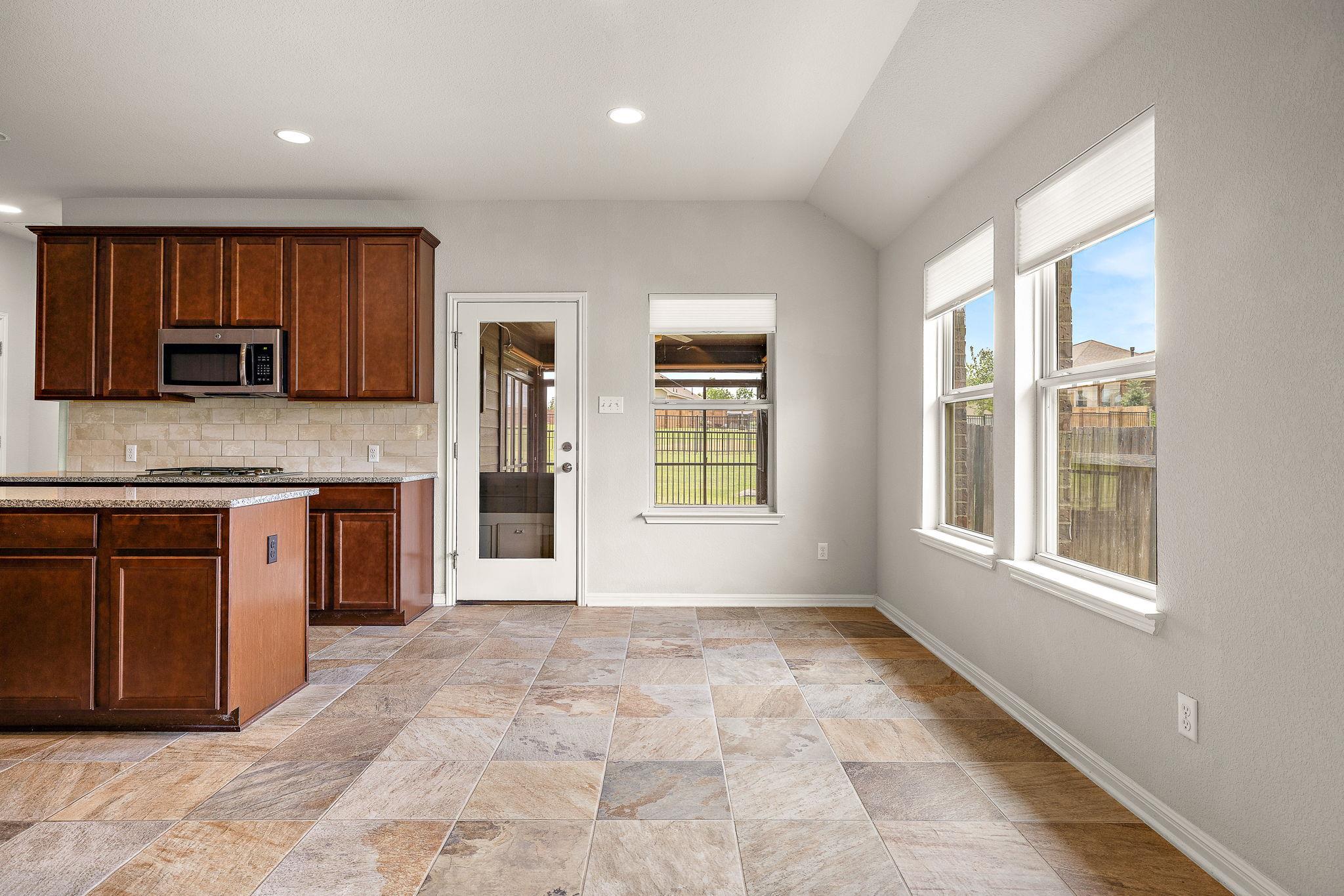 1512 Daylily Loop Property Photo 9