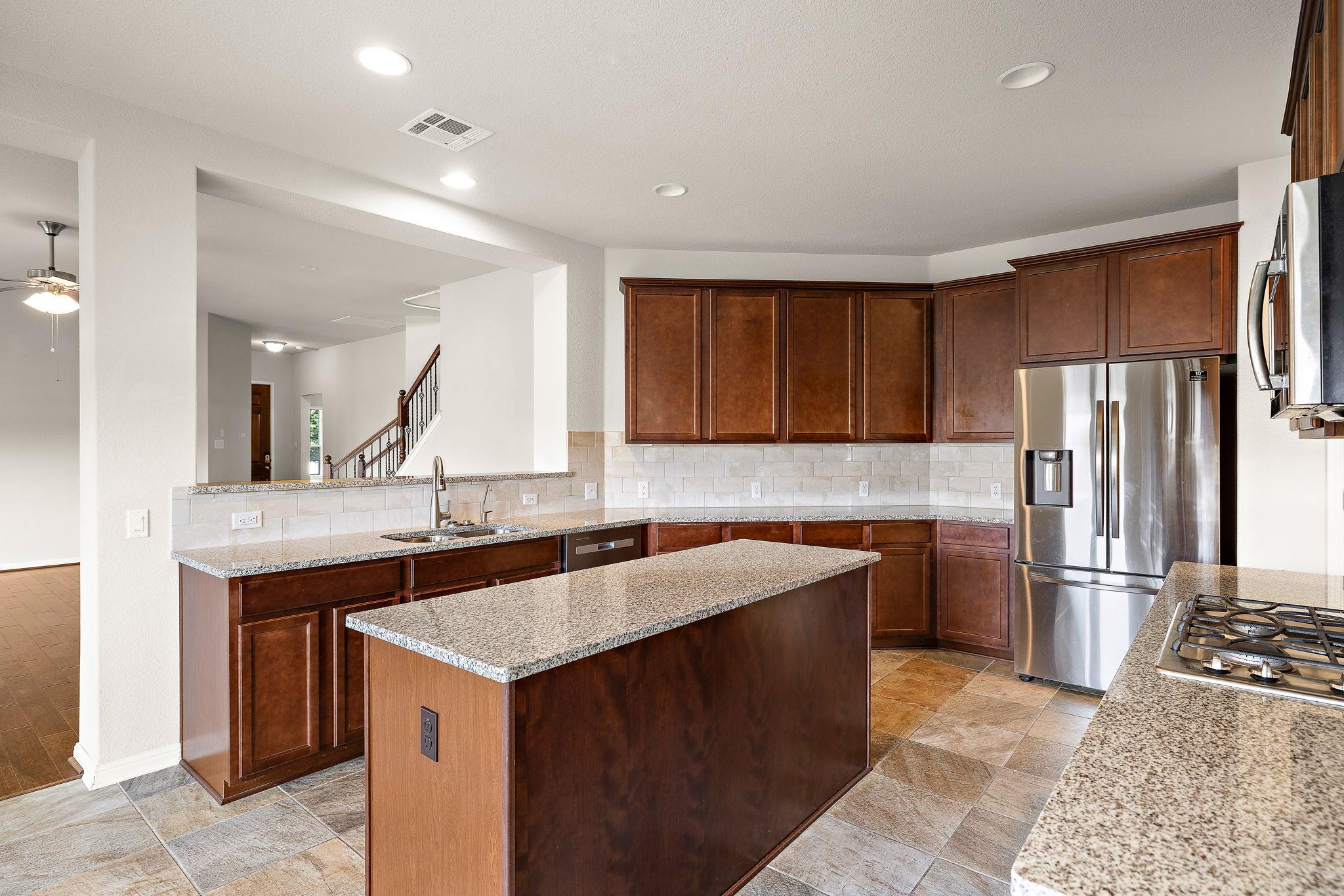 1512 Daylily Loop Property Photo 11