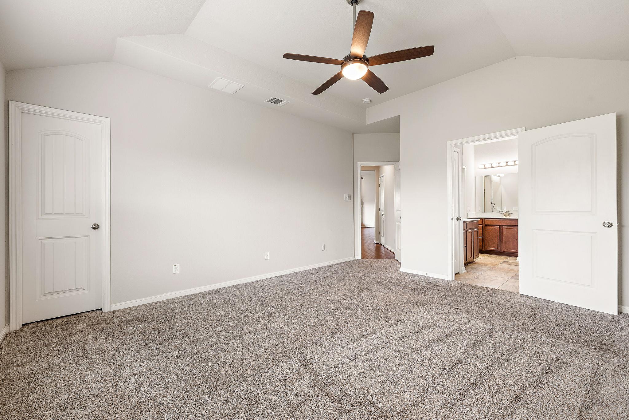 1512 Daylily Loop Property Photo 17