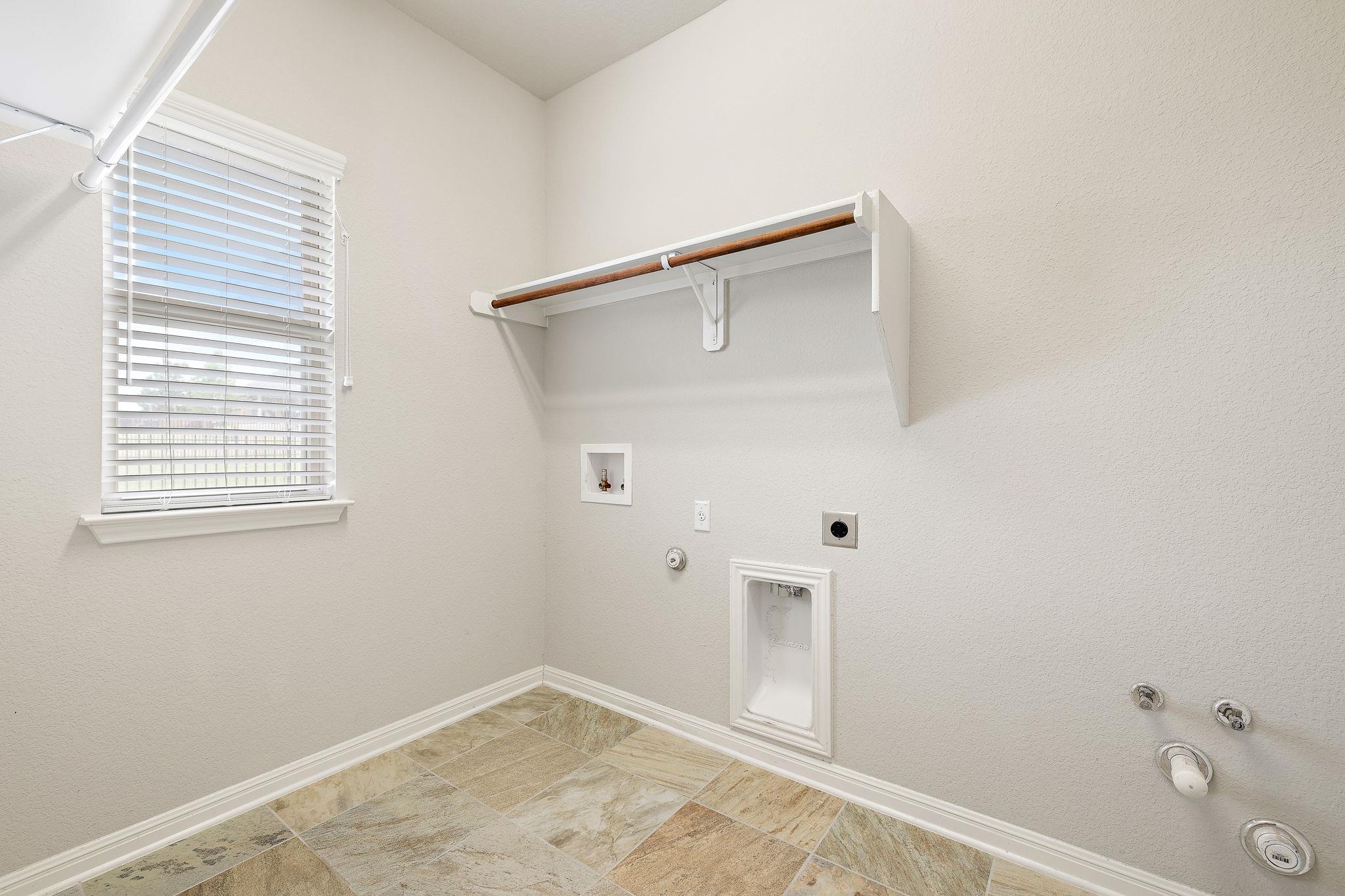 1512 Daylily Loop Property Photo 27