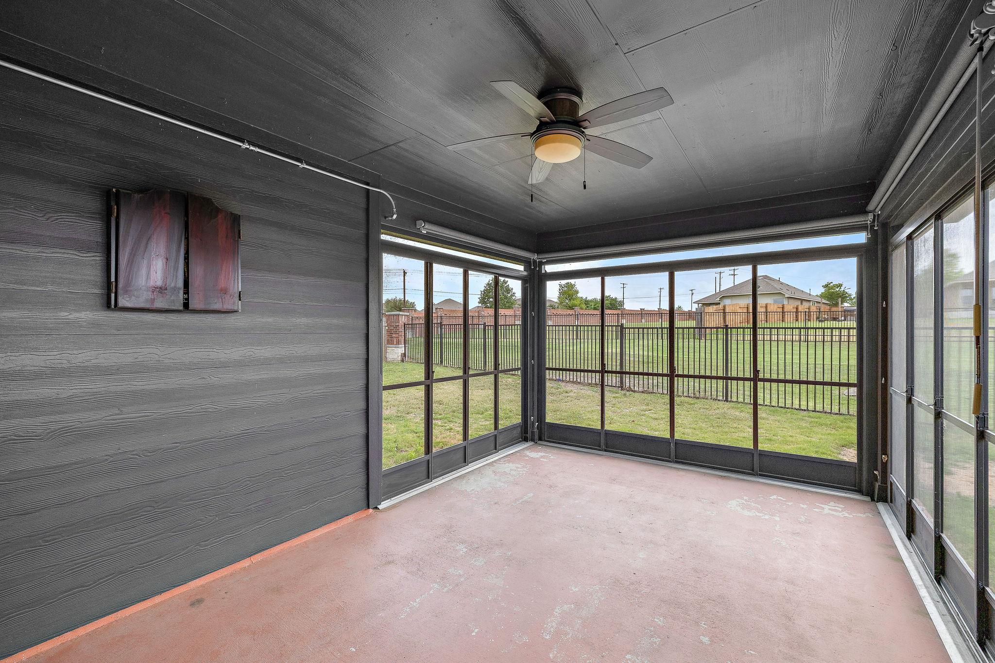 1512 Daylily Loop Property Photo 29
