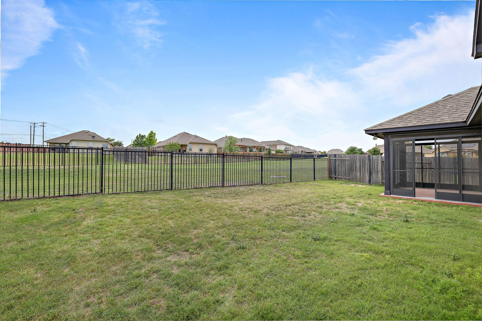 1512 Daylily Loop Property Photo 30