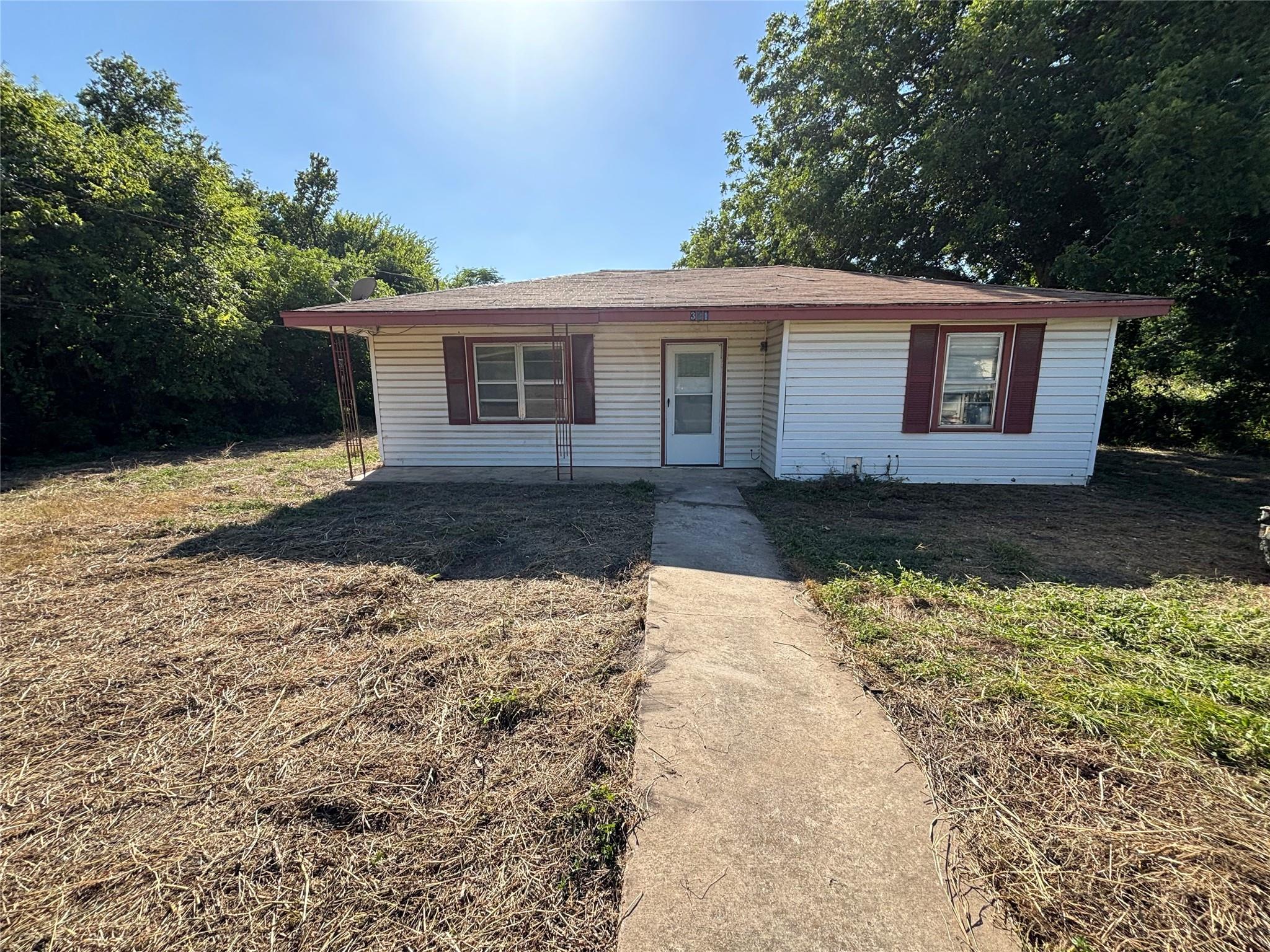 321 N Front St Property Photo 1
