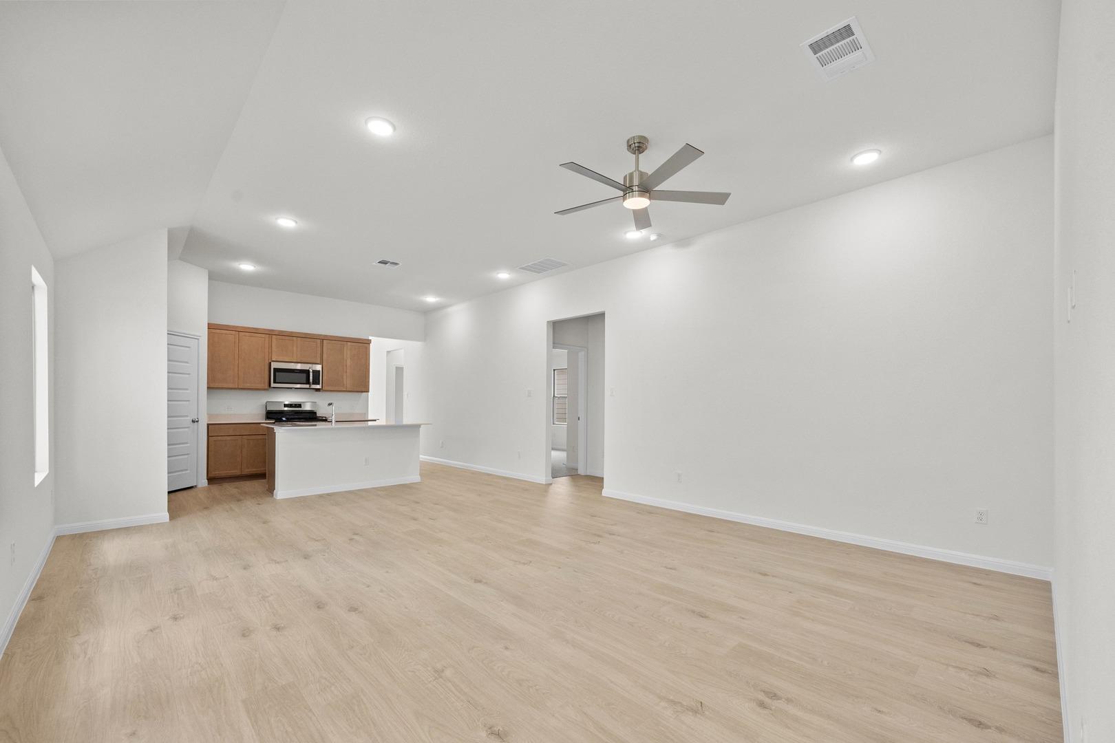 211 Hornet St Property Photo 4