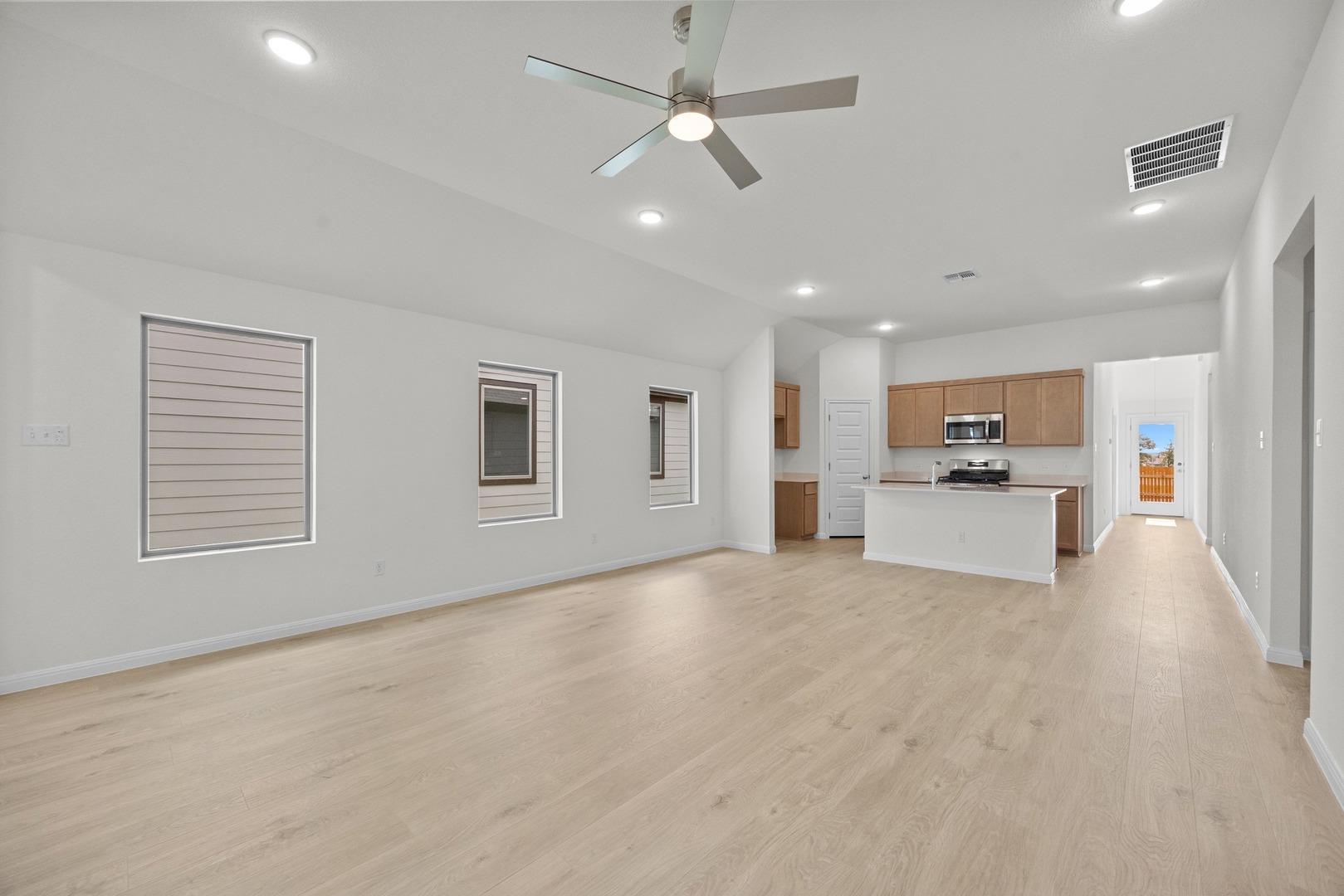 211 Hornet St Property Photo 5