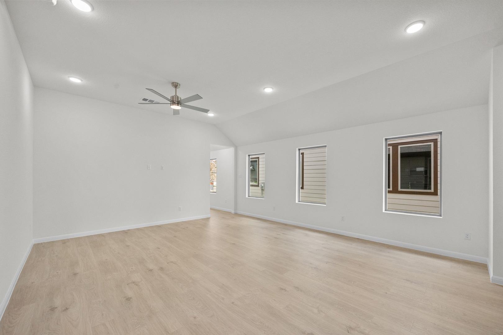 211 Hornet St Property Photo 6