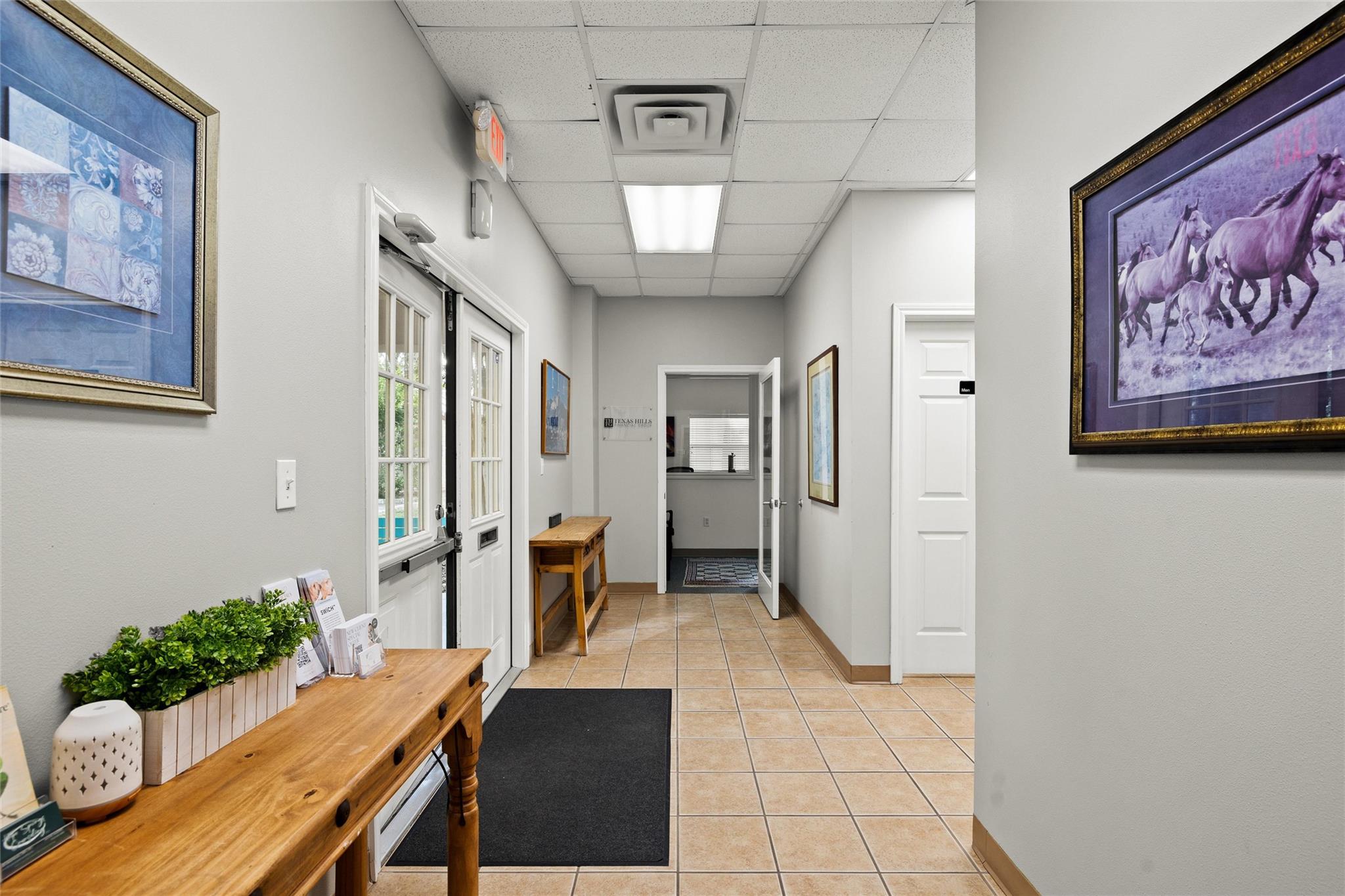 800 W Highway 290 None #d Property Photo 6