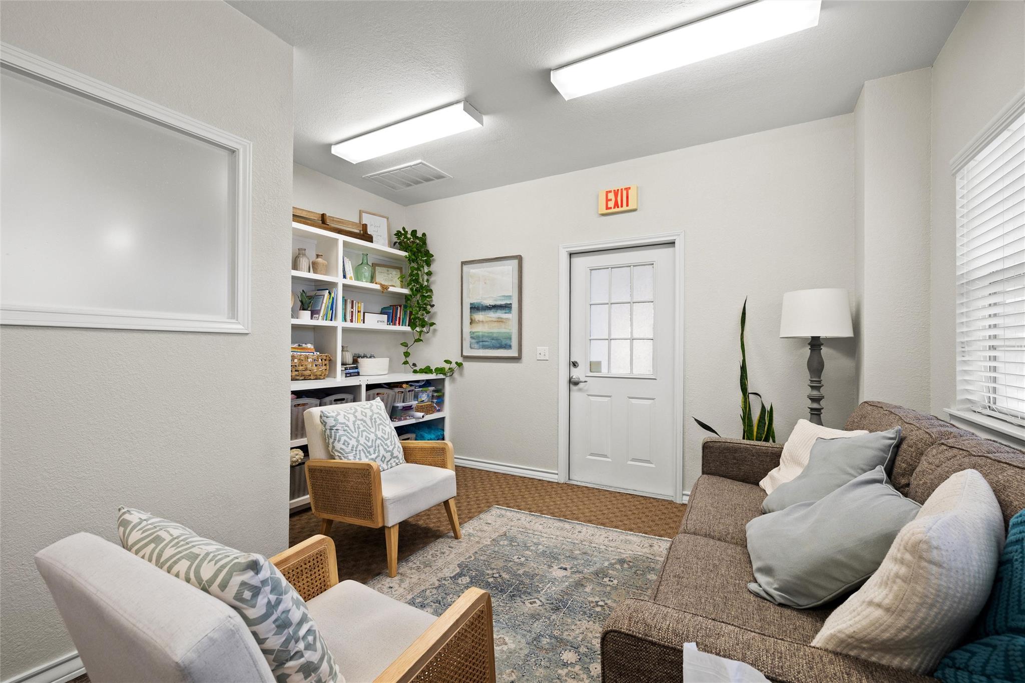800 W Highway 290 None #d Property Photo 24