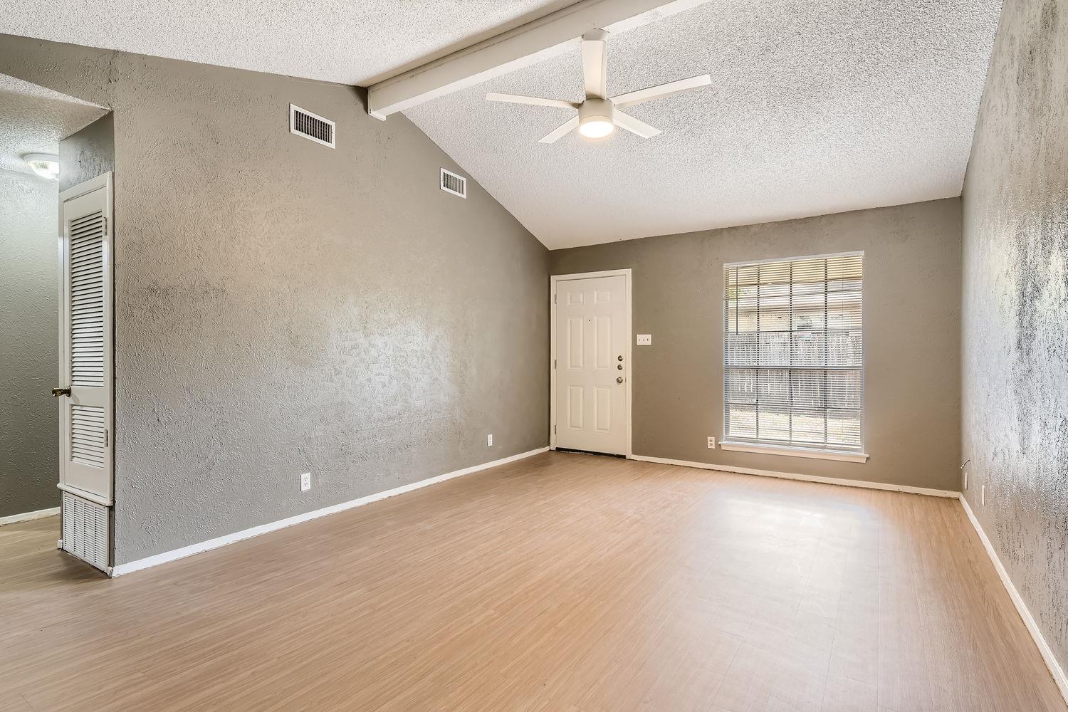 2516 Glen Springs Way #b Property Photo 2