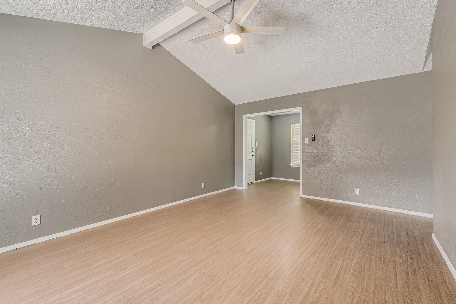 2516 Glen Springs Way #b Property Photo 3