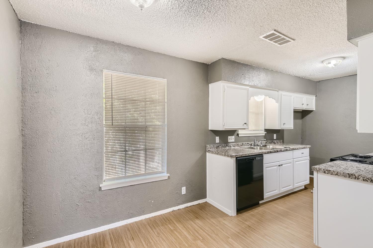2516 Glen Springs Way #b Property Photo 4
