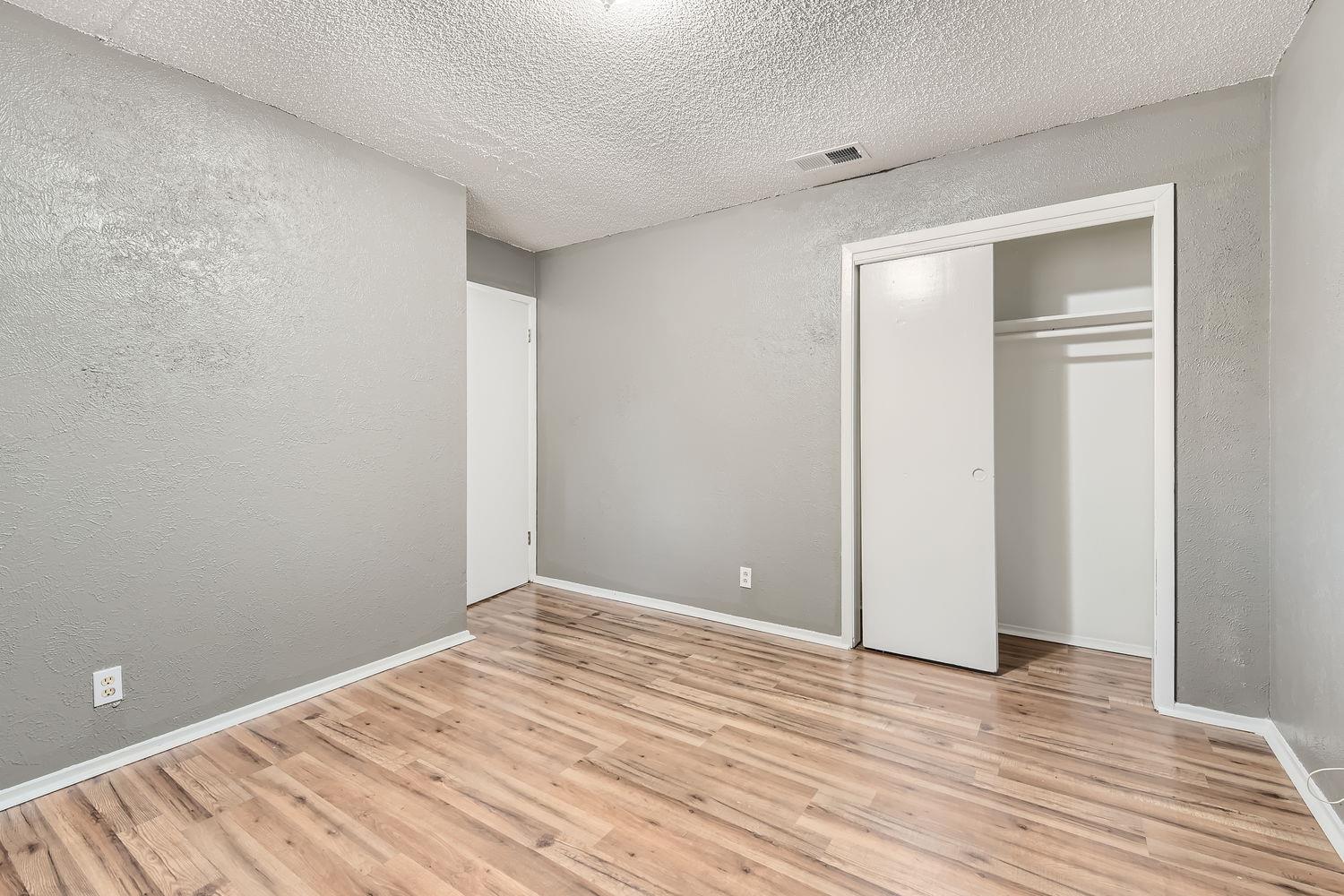2516 Glen Springs Way #b Property Photo 6