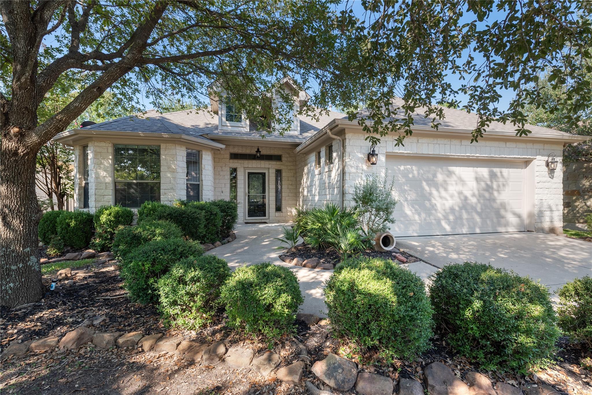 1009 Fort Davis St Property Photo 1