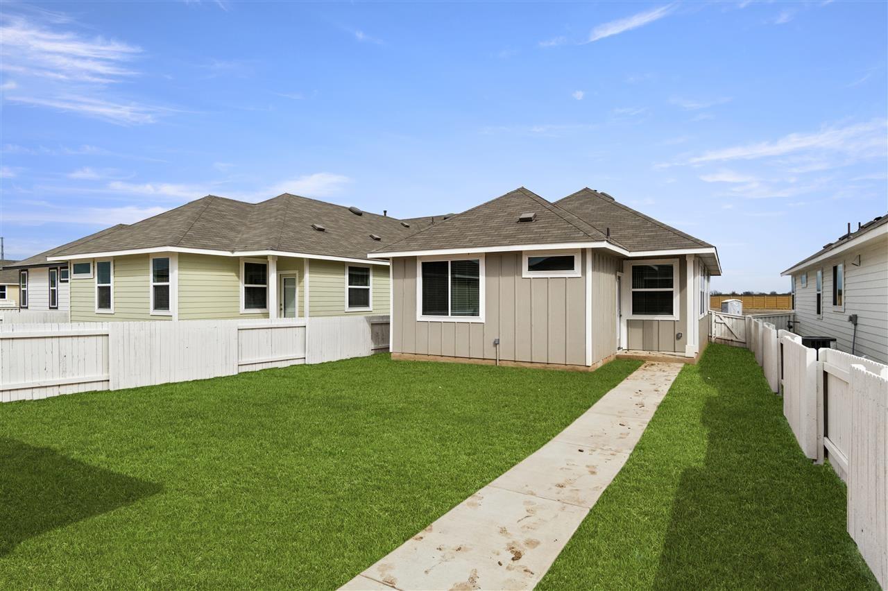 412 Hortus Dr Property Photo 4