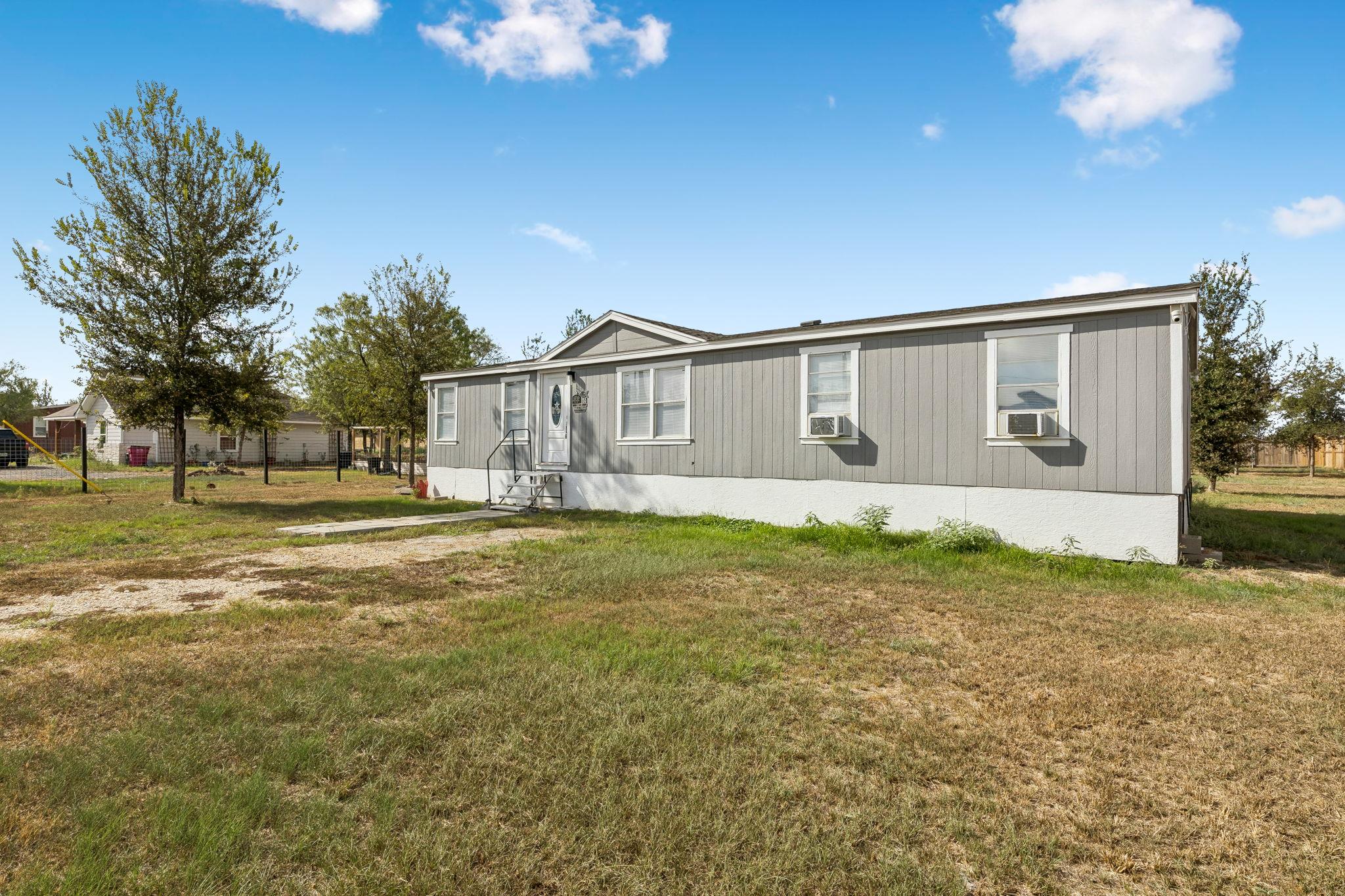 155 Oso St Property Photo 4