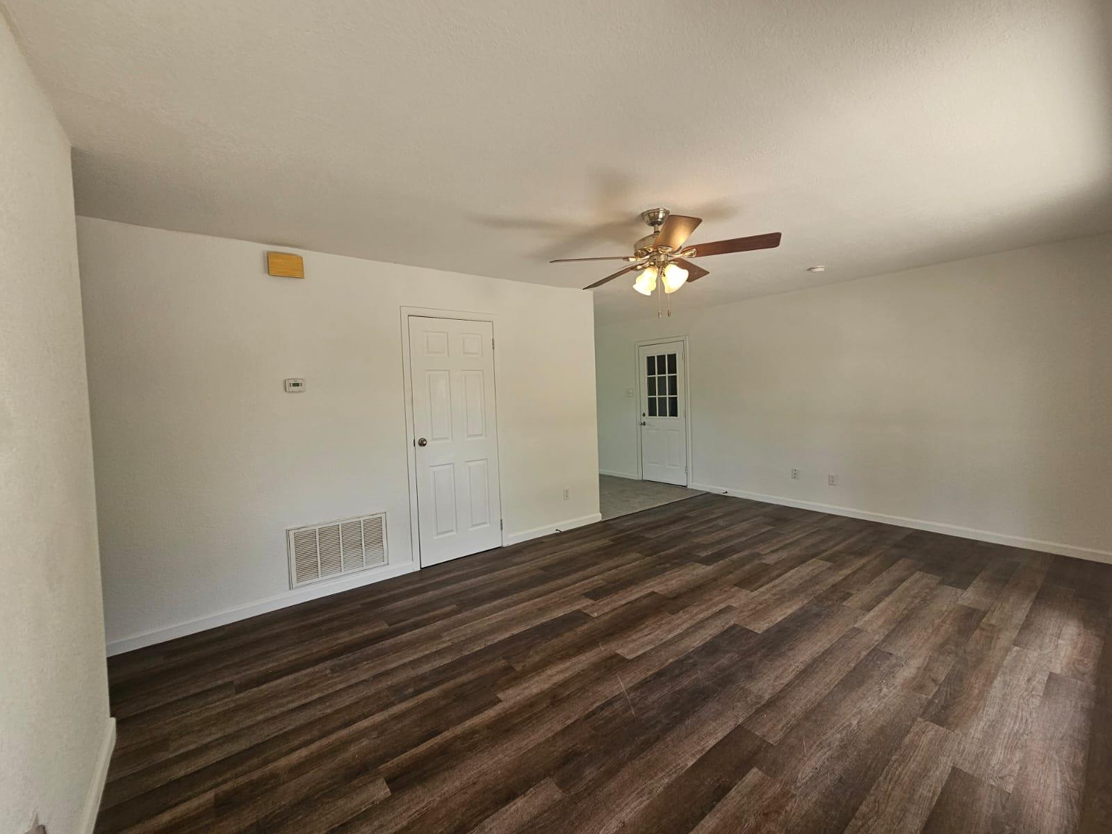 1401 Trinity St Property Photo 4