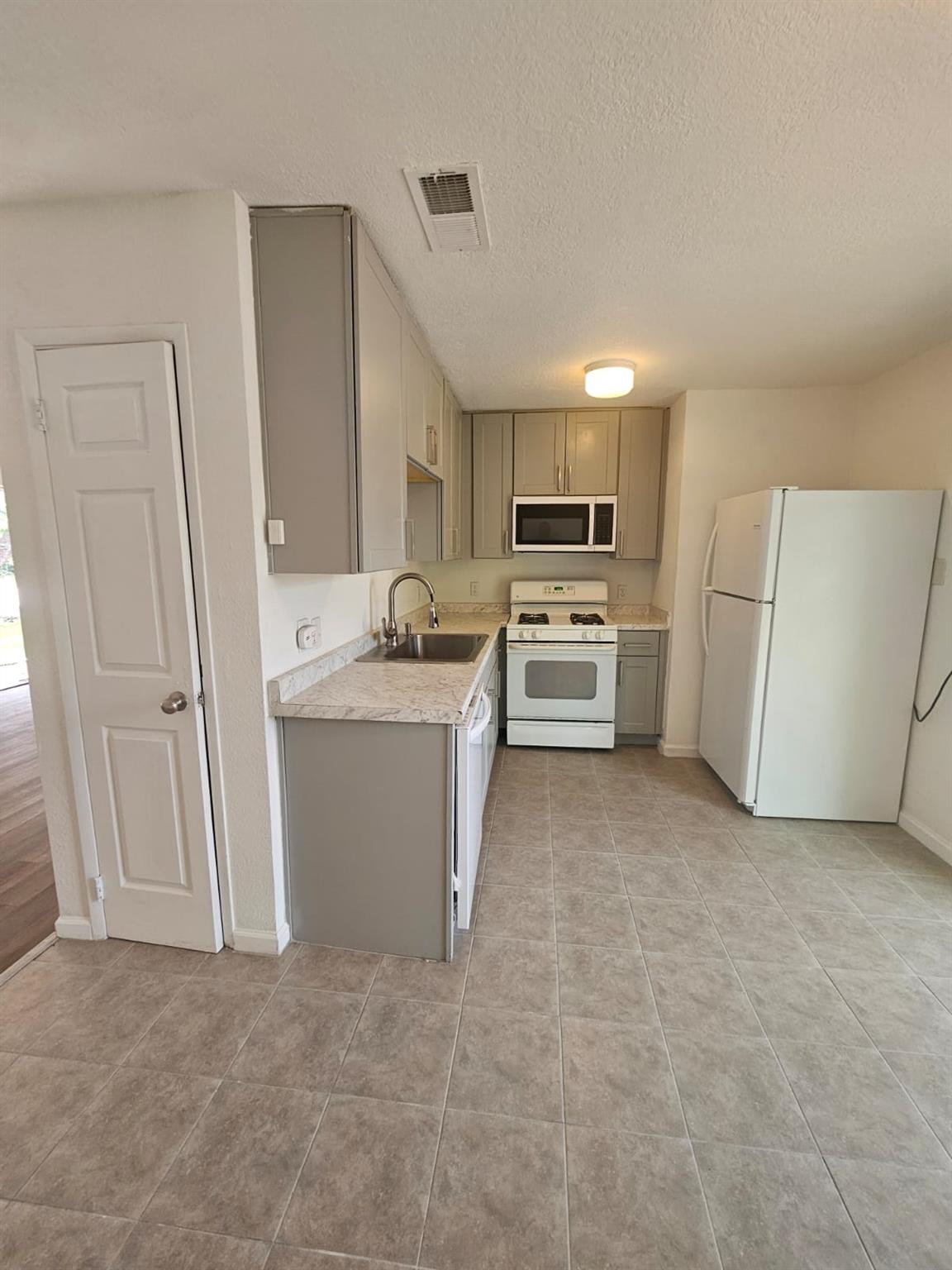 1401 Trinity St Property Photo 7