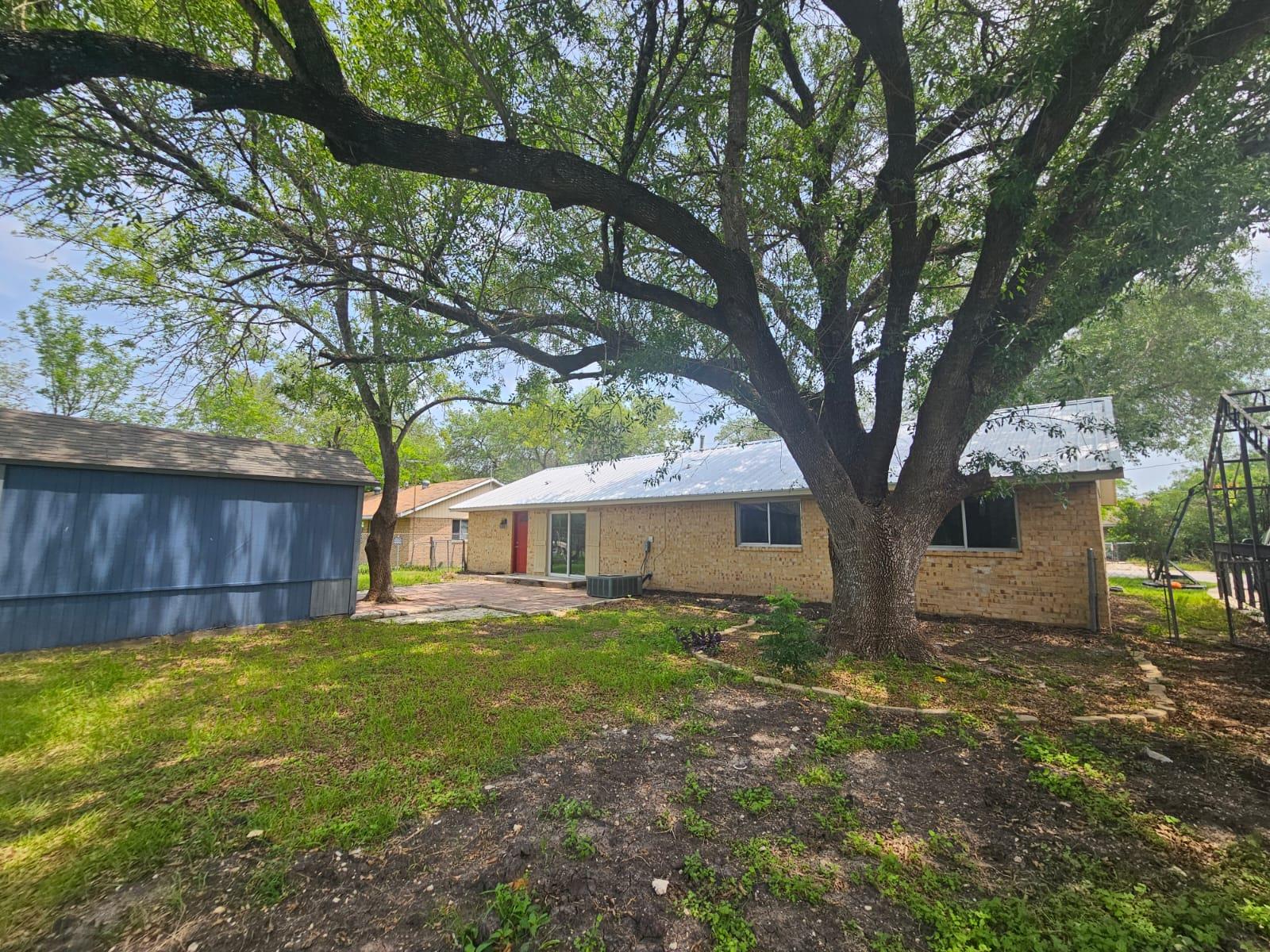 1401 Trinity St Property Photo 22