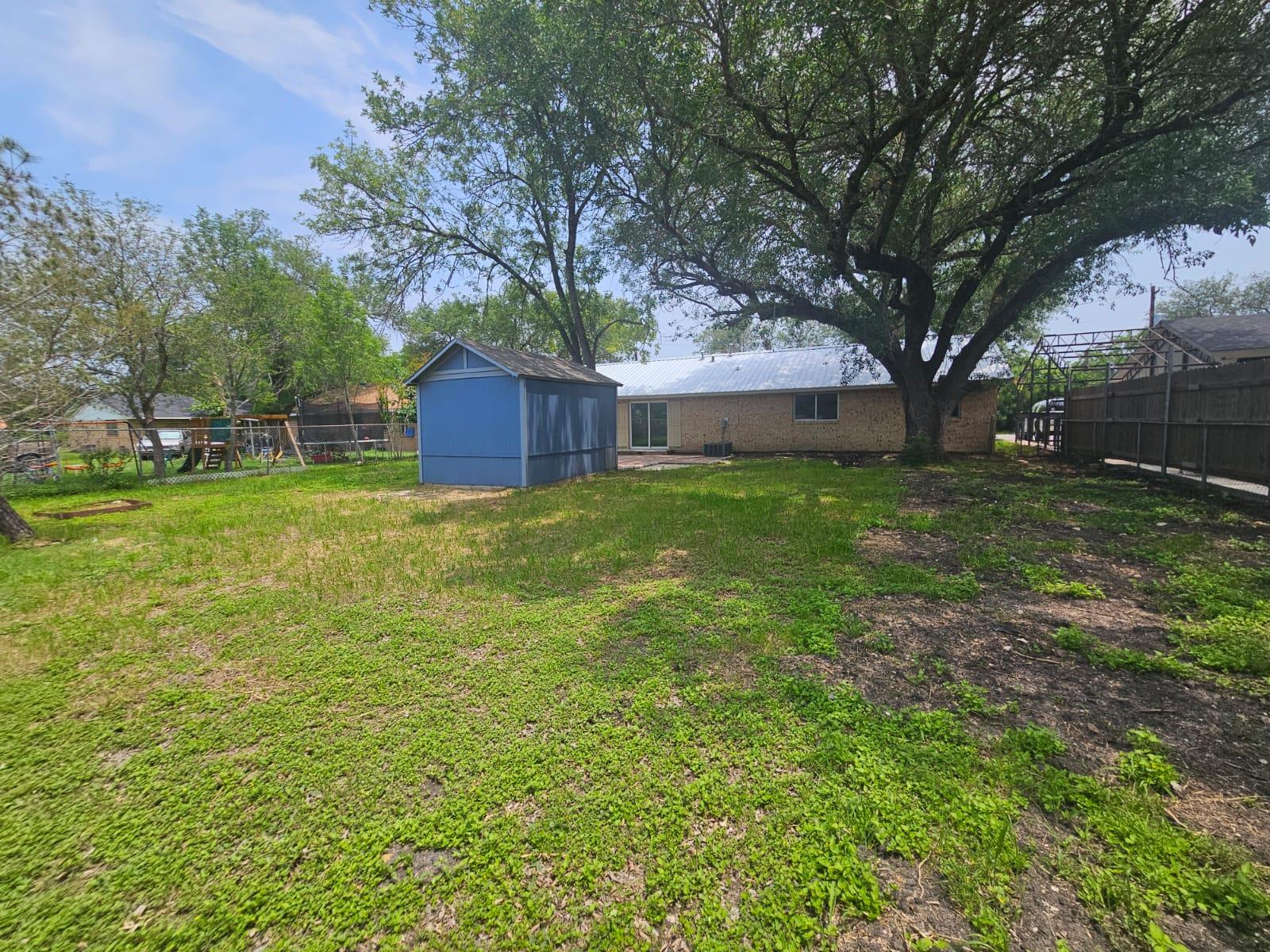 1401 Trinity St Property Photo 24