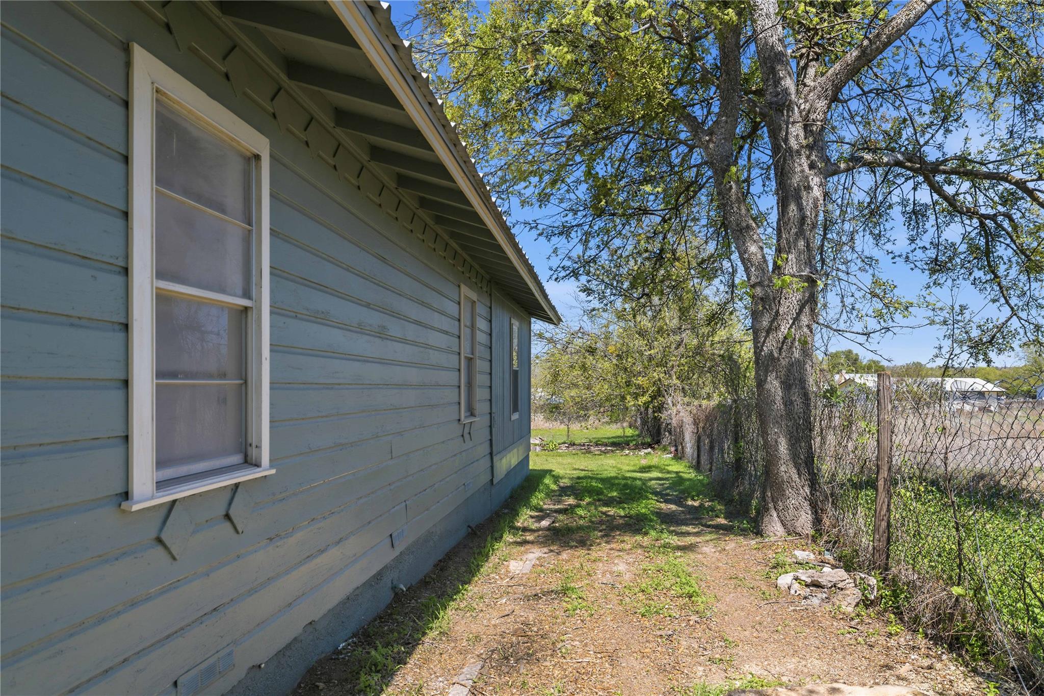 1604 5th St Property Photo 3