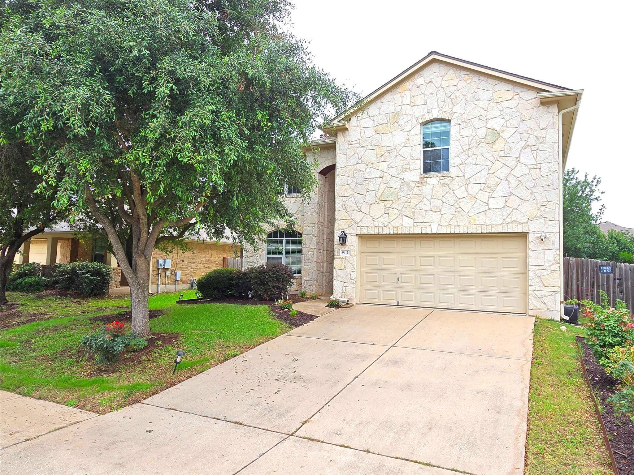 9412 Castle Pines Dr Property Photo 1