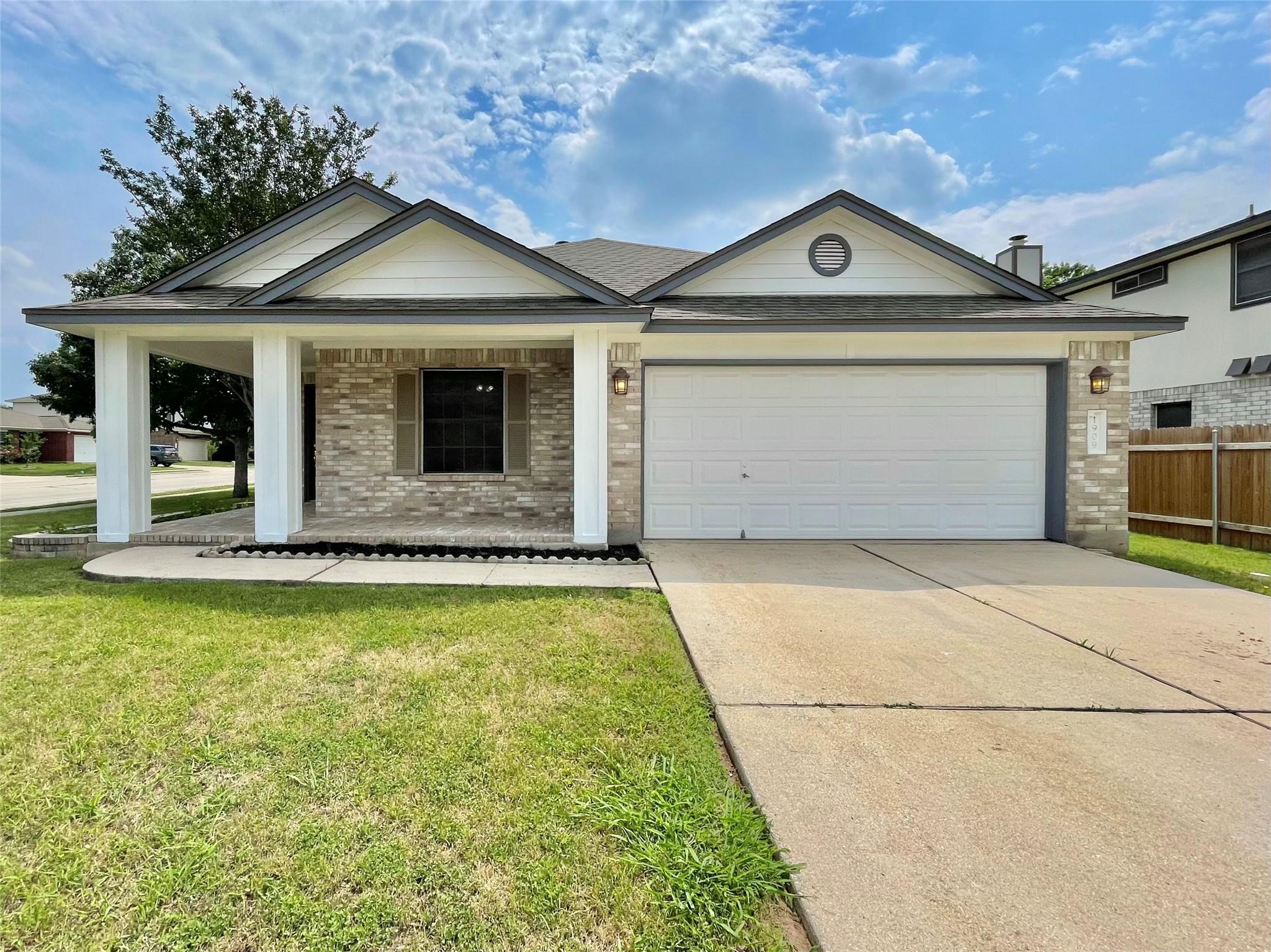 1909 Horizon Park Blvd Property Photo 1