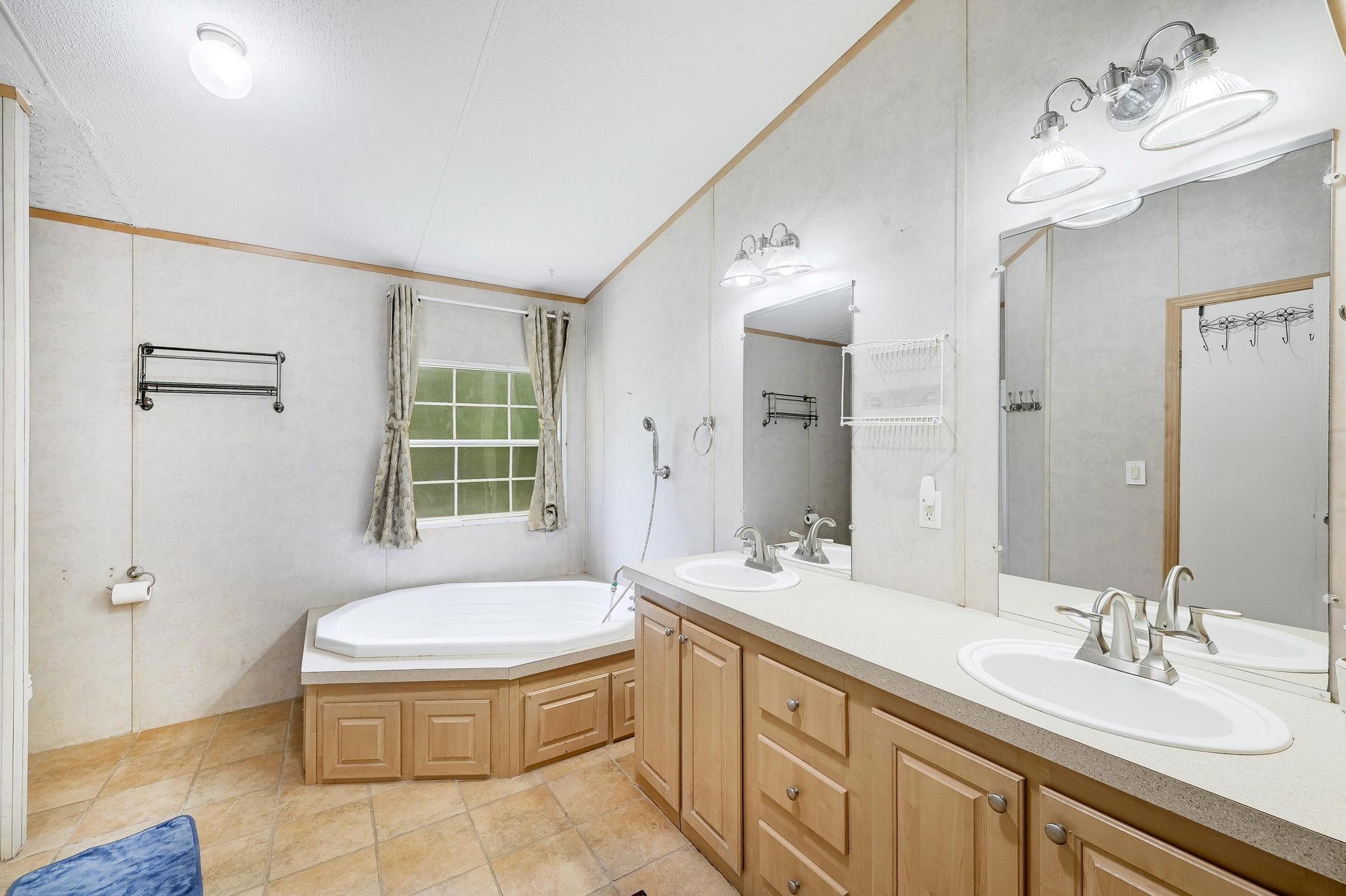7807 Williamson Creek Dr Property Photo 9