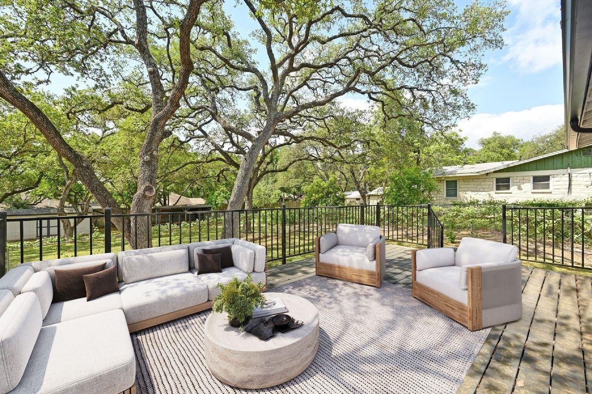 7611 Oak Hedge Pl Property Photo