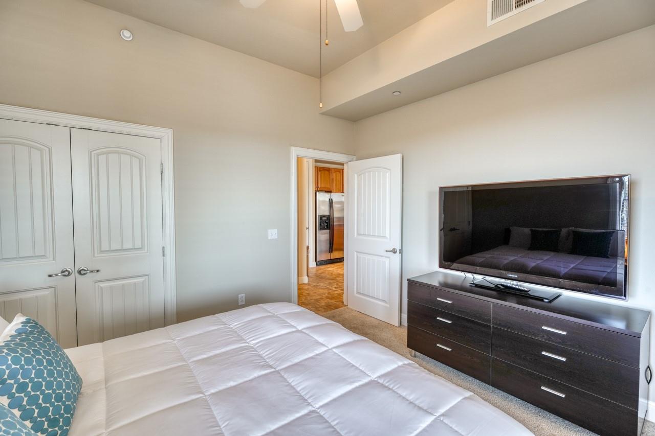 101 W Bank None #27 Property Photo 12