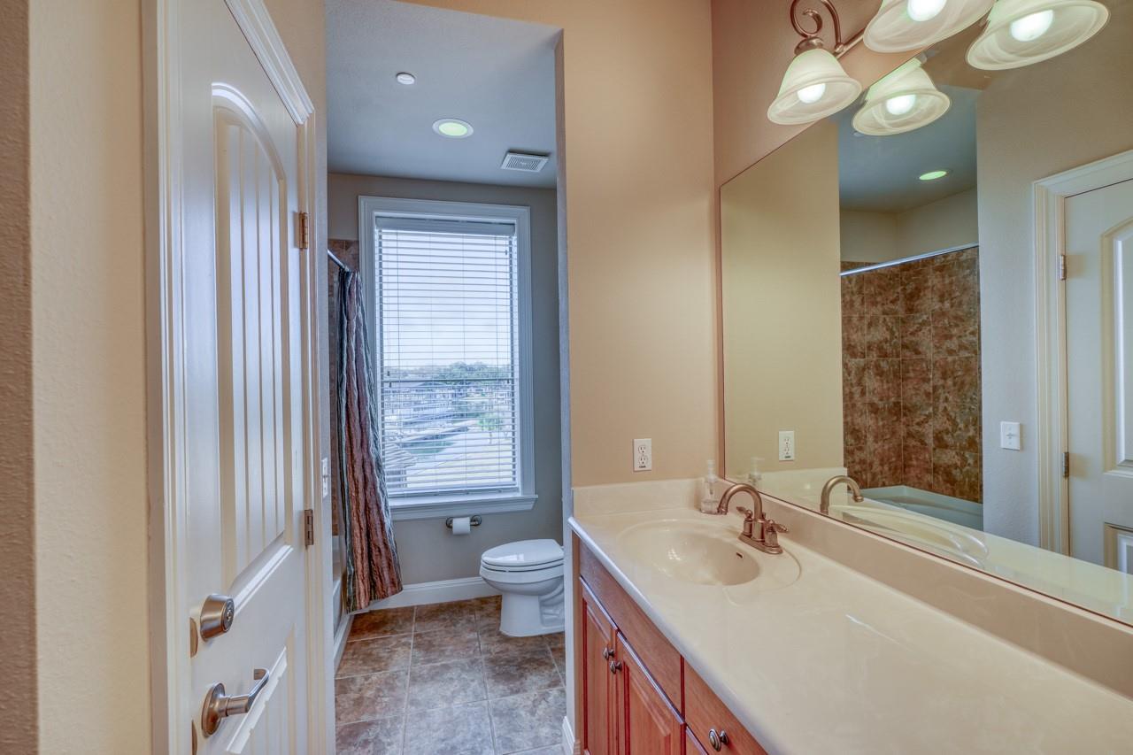101 W Bank None #27 Property Photo 13