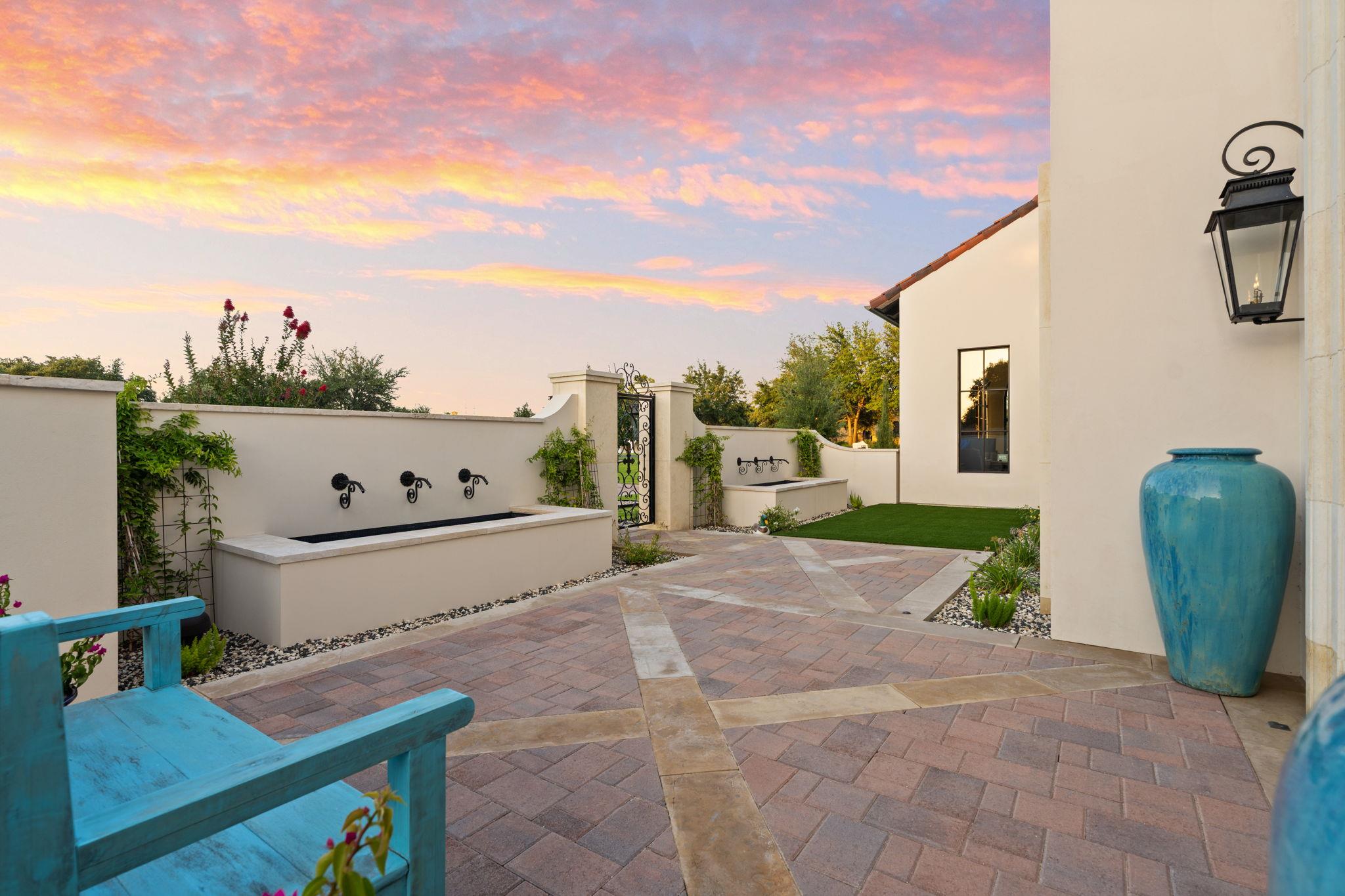 125 Plaza Escondido None Property Photo 4