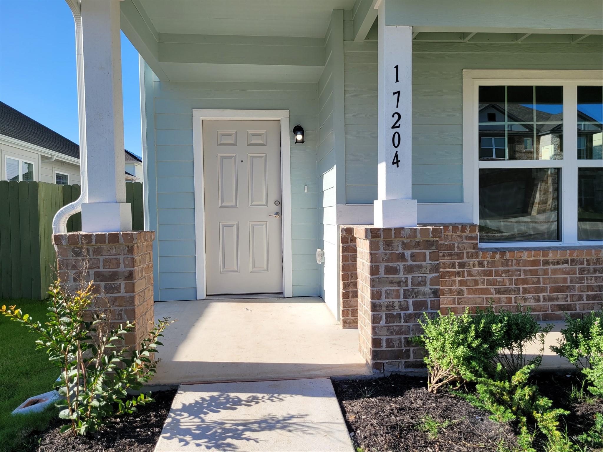 17204 Adoro Dr Property Photo 2