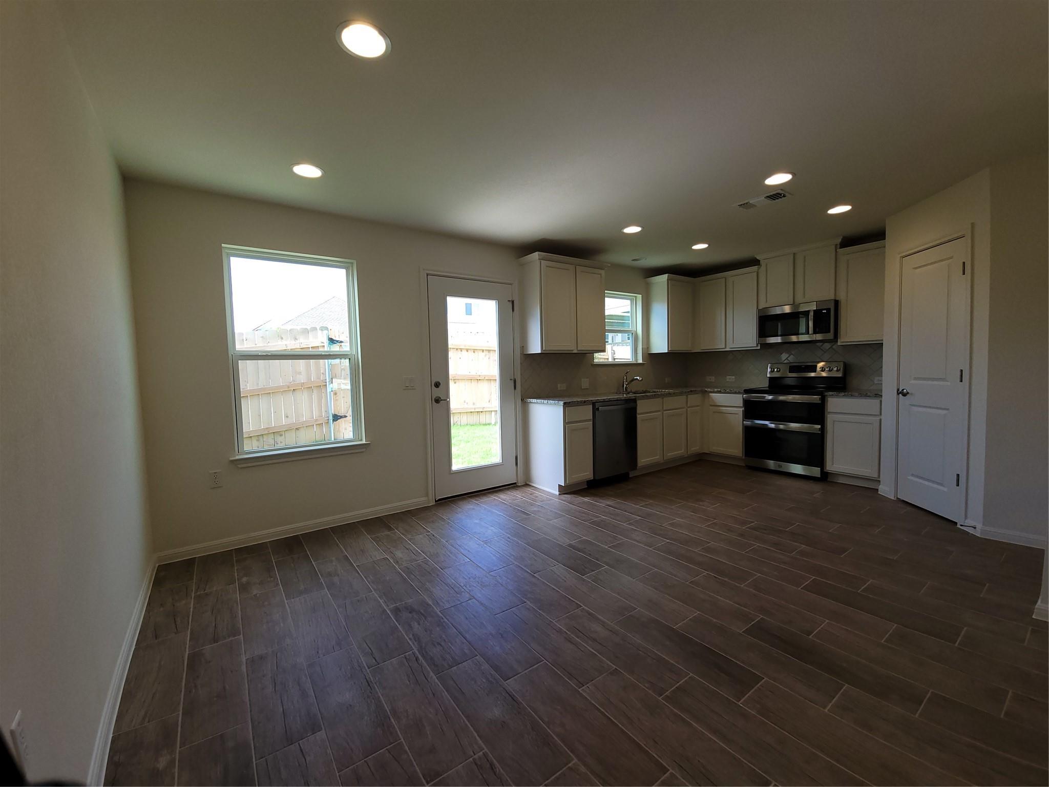 17204 Adoro Dr Property Photo 8