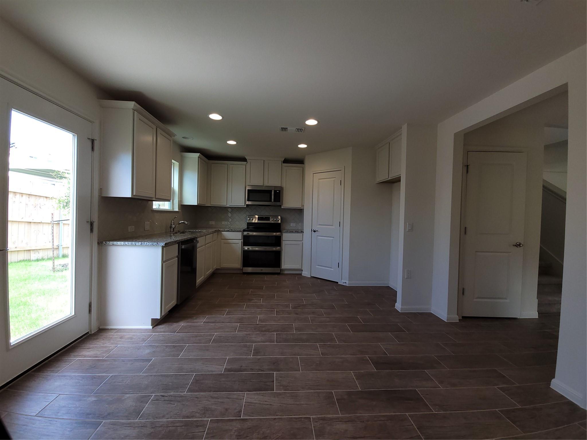 17204 Adoro Dr Property Photo 9