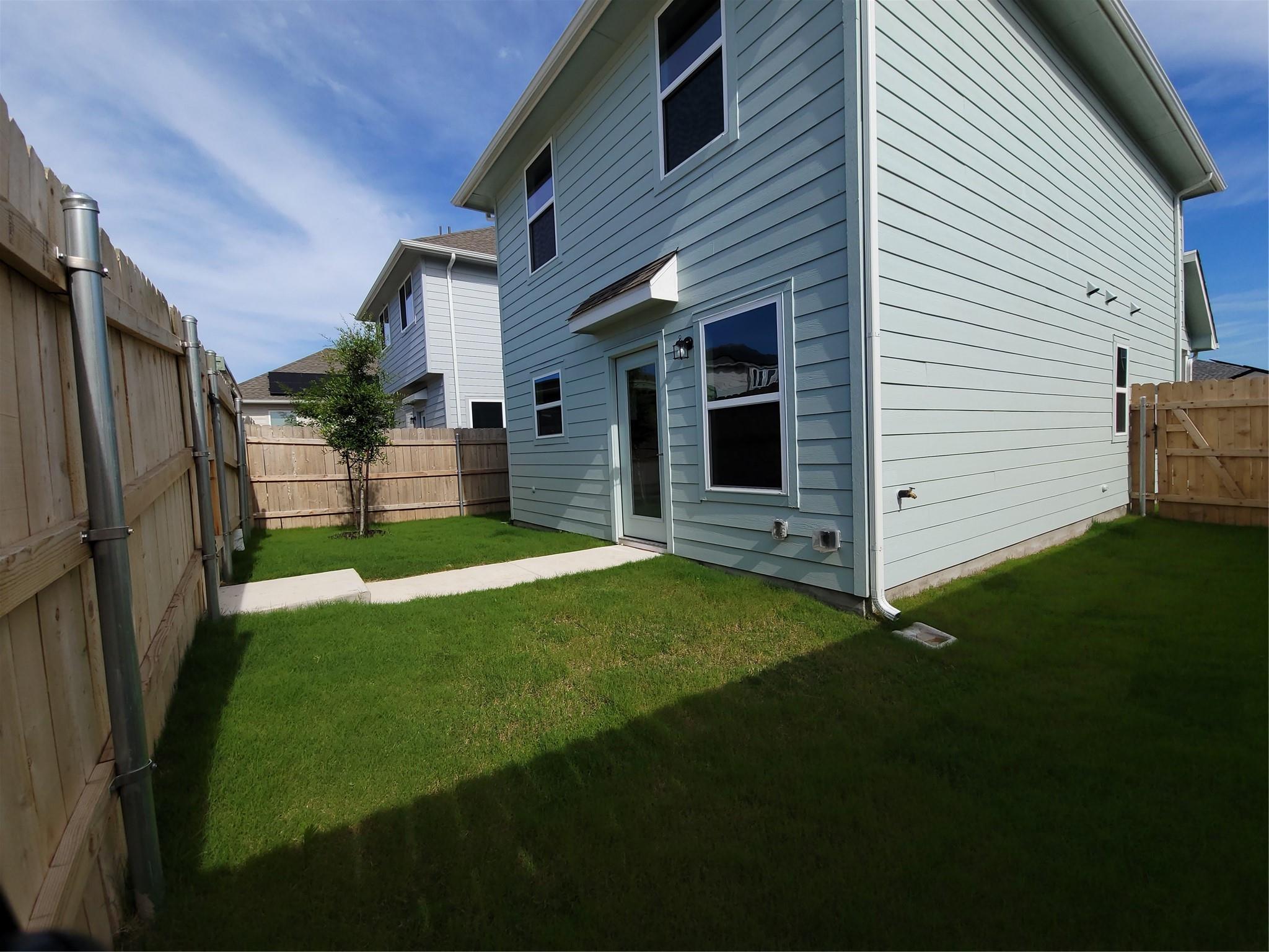 17204 Adoro Dr Property Photo 26