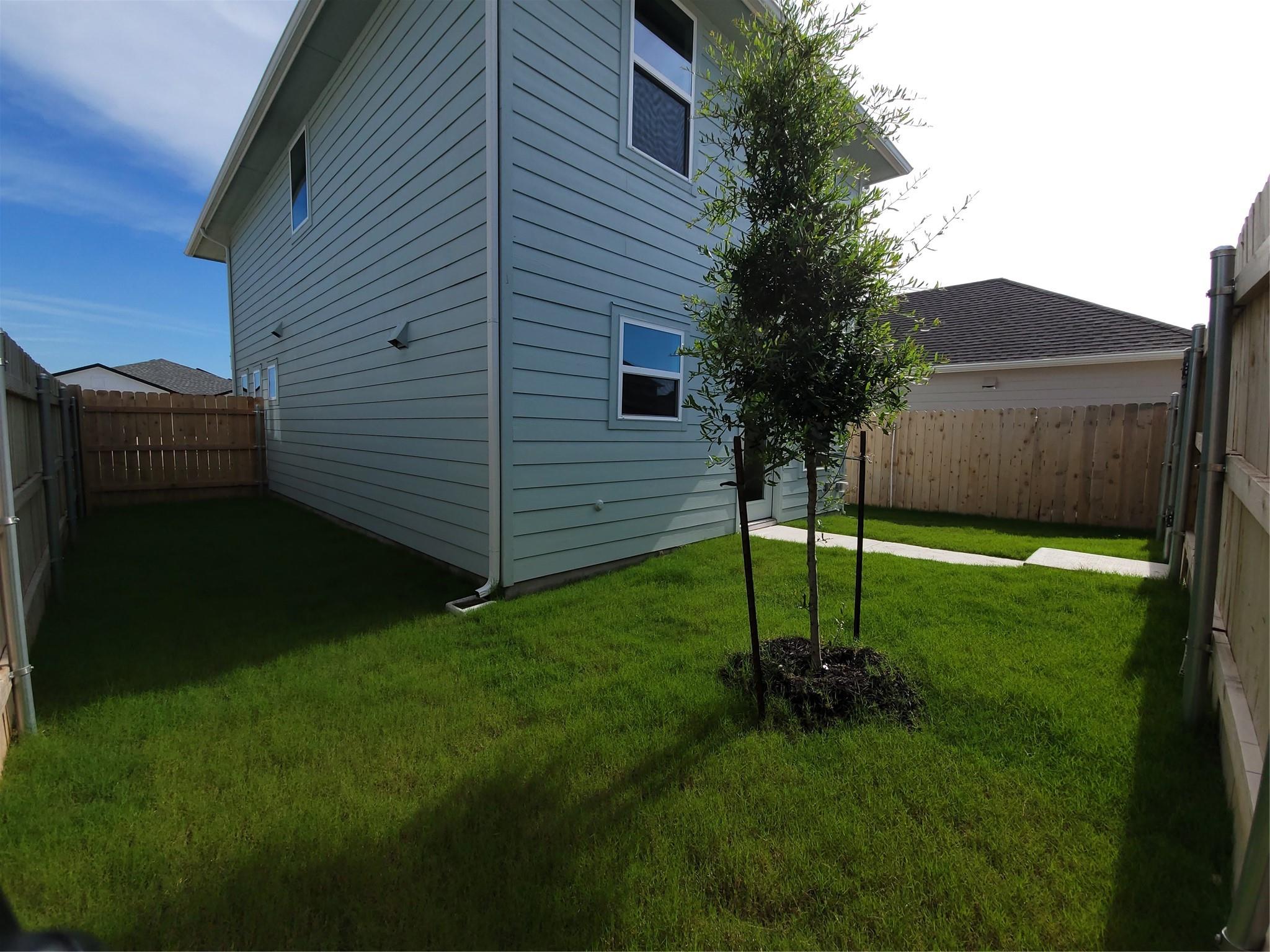 17204 Adoro Dr Property Photo 27