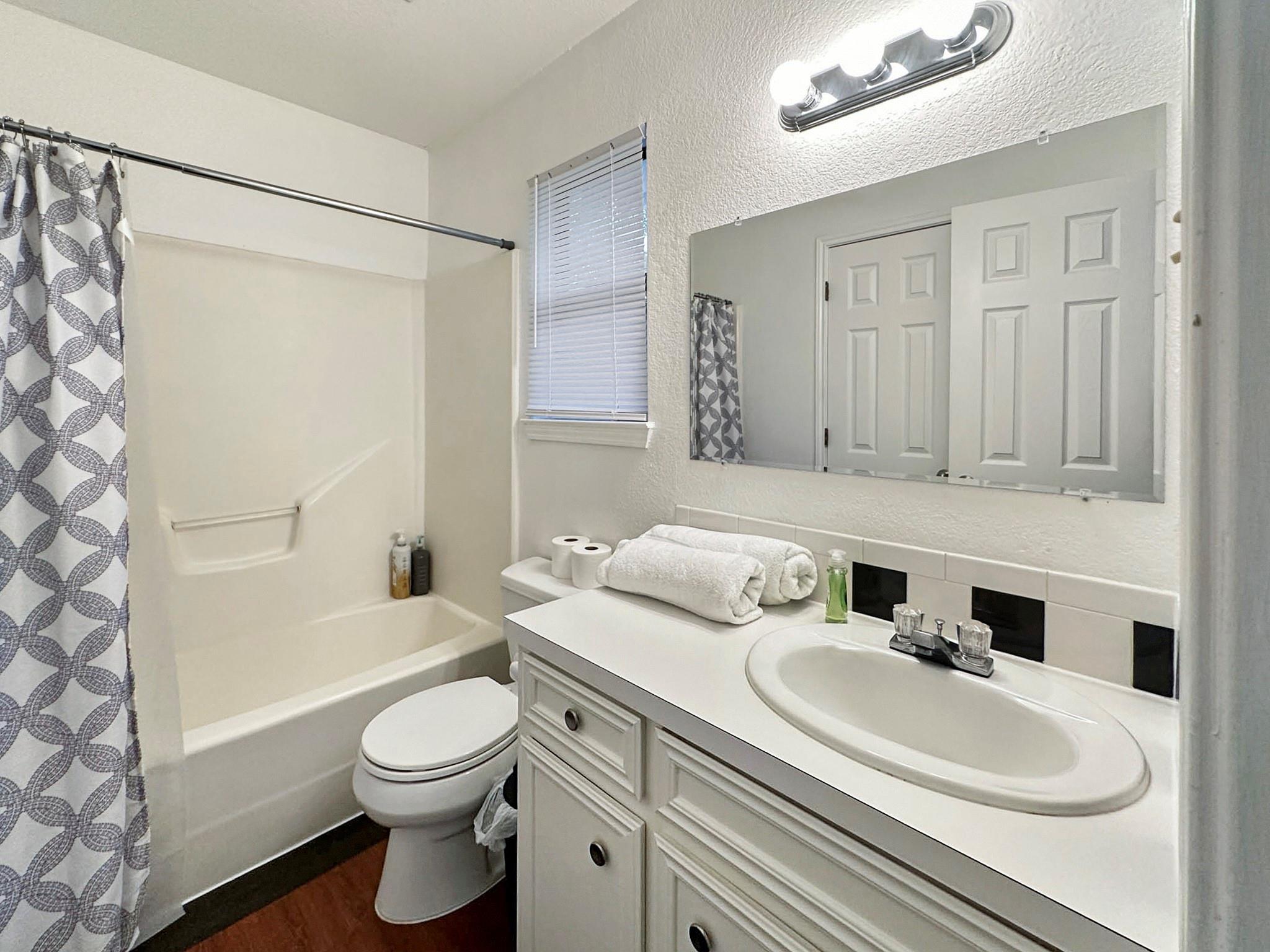 1114 W 3rd St Property Photo 14