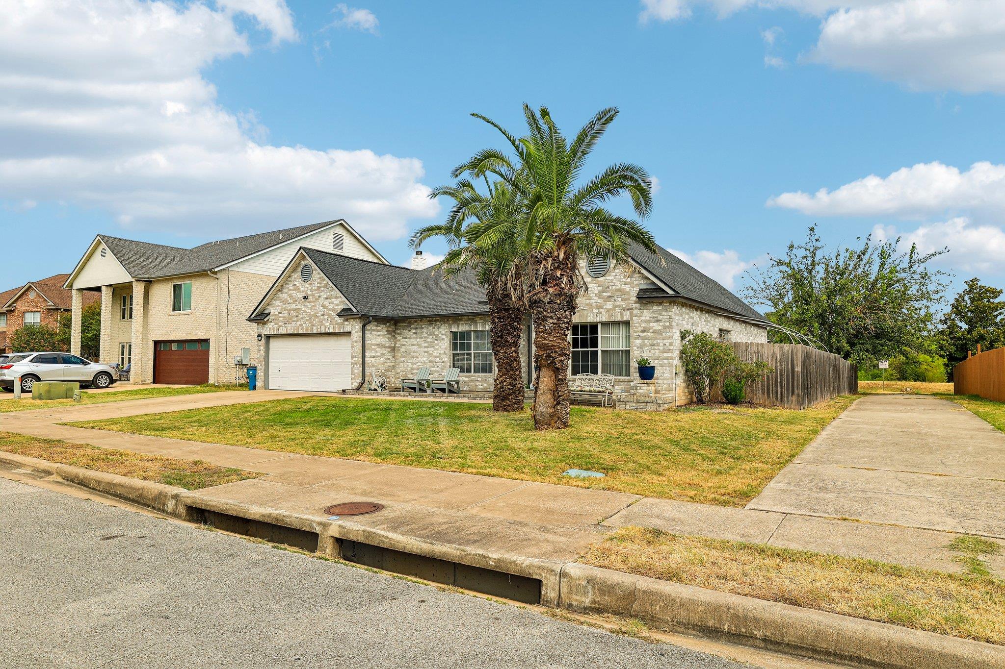 1008 Statler Bend Dr Property Photo 6