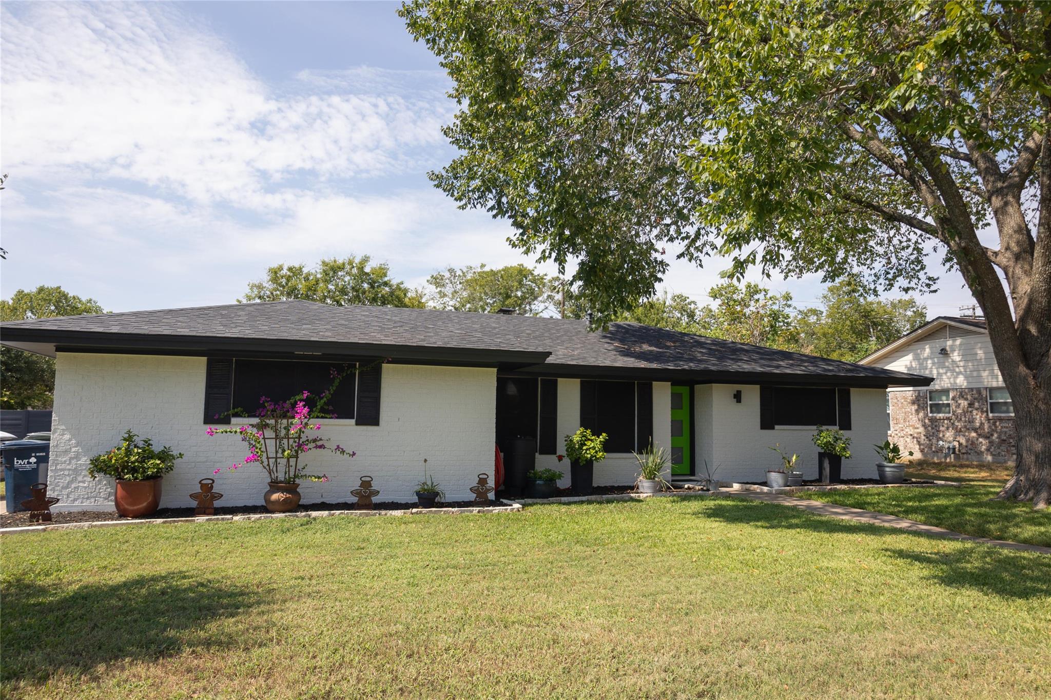 1200 Garden Ln Property Photo 2